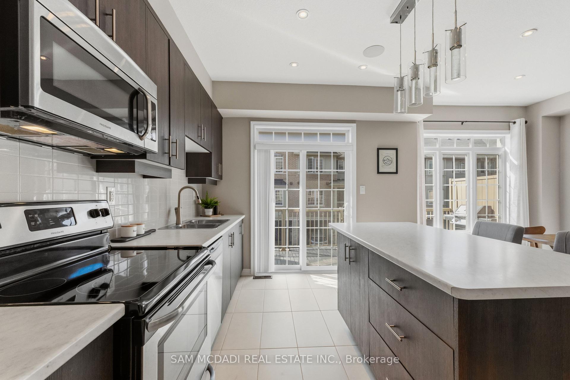 Photo 13 of Unit 9, 215 Dundas Street E, Hamilton, Waterdown — HOMEH