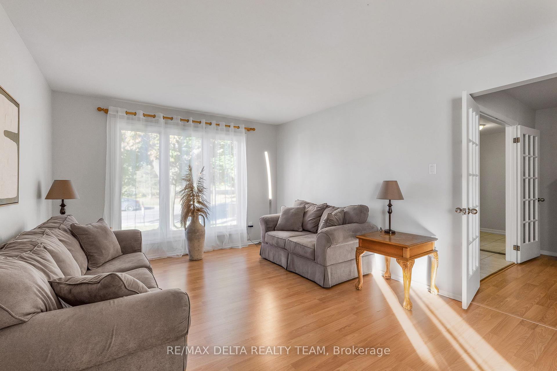 Photo 4 of 1657 Bottriell Way, Ottawa, Fallingbrook/Pineridge — HOMEH