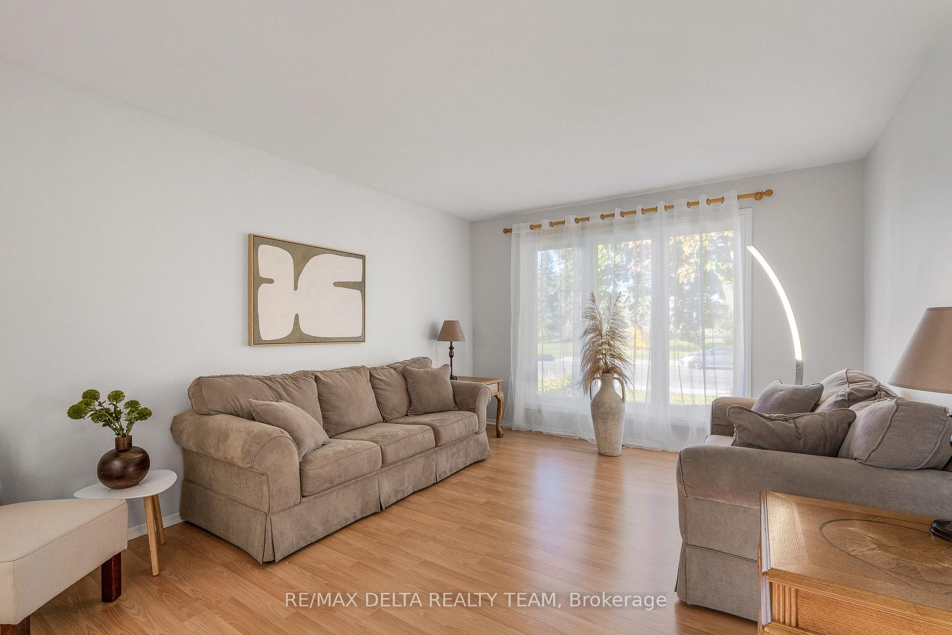 Photo 5 of 1657 Bottriell Way, Ottawa, Fallingbrook/Pineridge — HOMEH