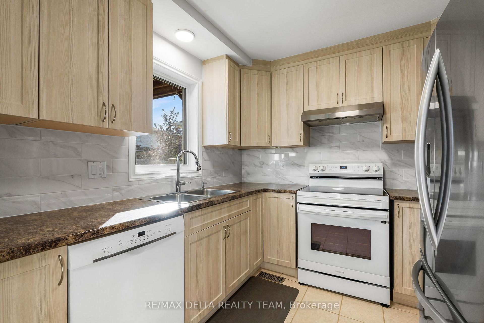 Photo 9 of 1657 Bottriell Way, Ottawa, Fallingbrook/Pineridge — HOMEH