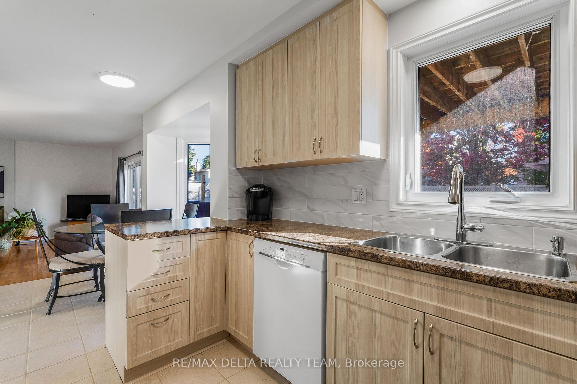 Photo 10 of 1657 Bottriell Way, Ottawa, Fallingbrook/Pineridge — HOMEH