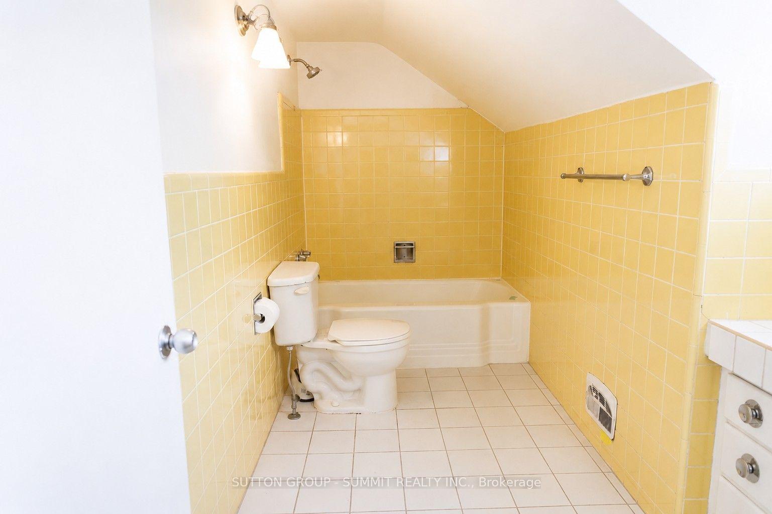 Photo 10 of 20 Havenridge Drive, Etobicoke, Kingsview Village-The Westway — HOMEH