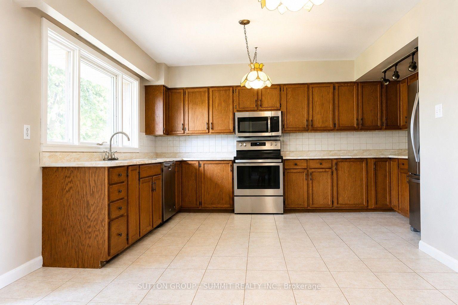 Photo 27 of 20 Havenridge Drive, Etobicoke, Kingsview Village-The Westway — HOMEH