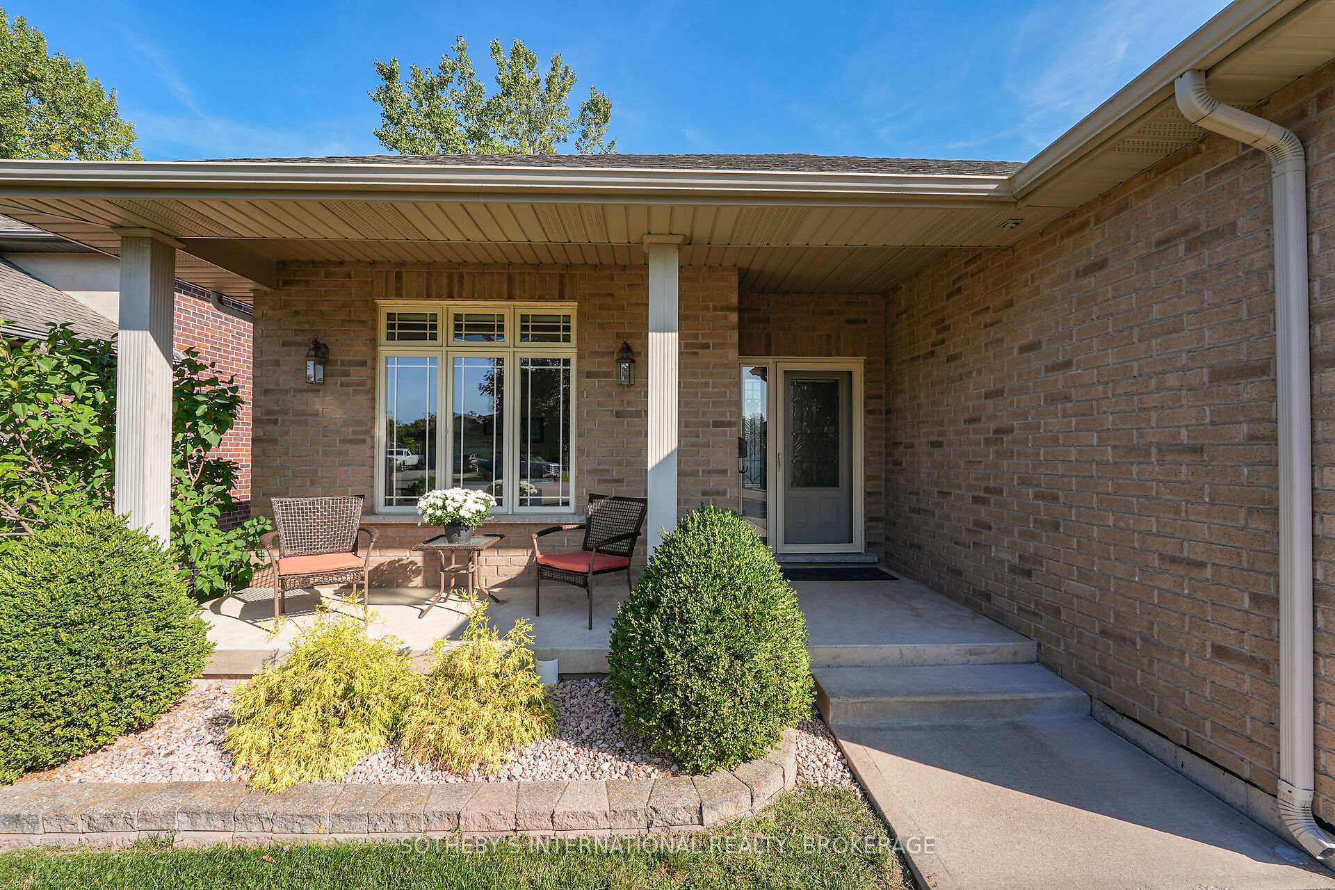 Photo 4 of 64 Mason Court, Welland, N. Welland — HOMEH