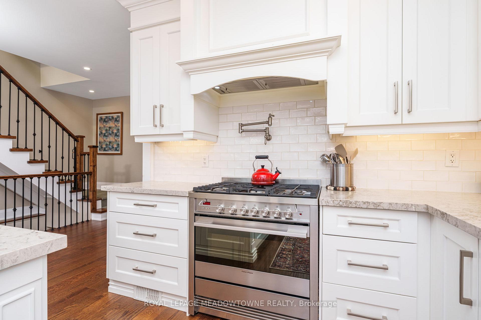 Photo 3 of 2 Bennett Place, Halton Hills, Glen Williams — HOMEH