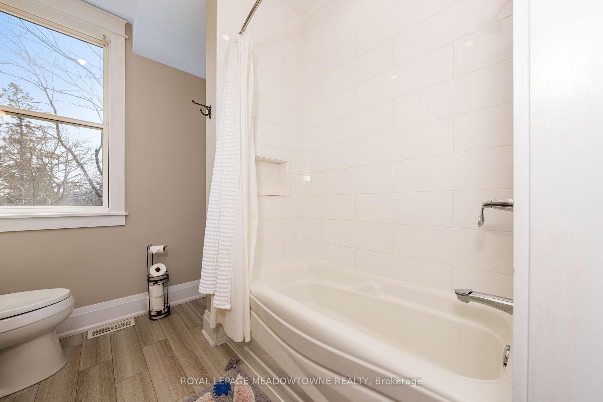 Photo 34 of 2 Bennett Place, Halton Hills, Glen Williams — HOMEH