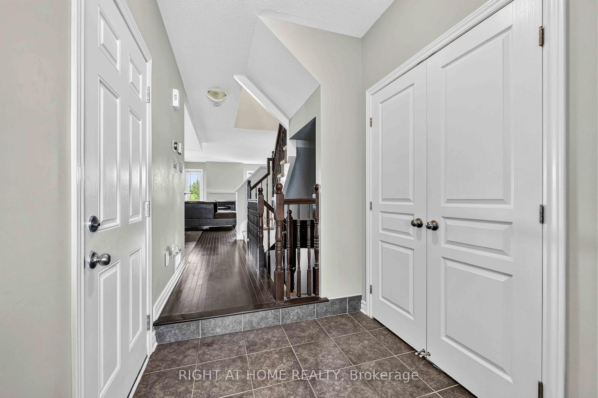 Photo 3 of 490 Barrick Hill Road, Ottawa, Kanata - Emerald Meadows/Trailwest — HOMEH