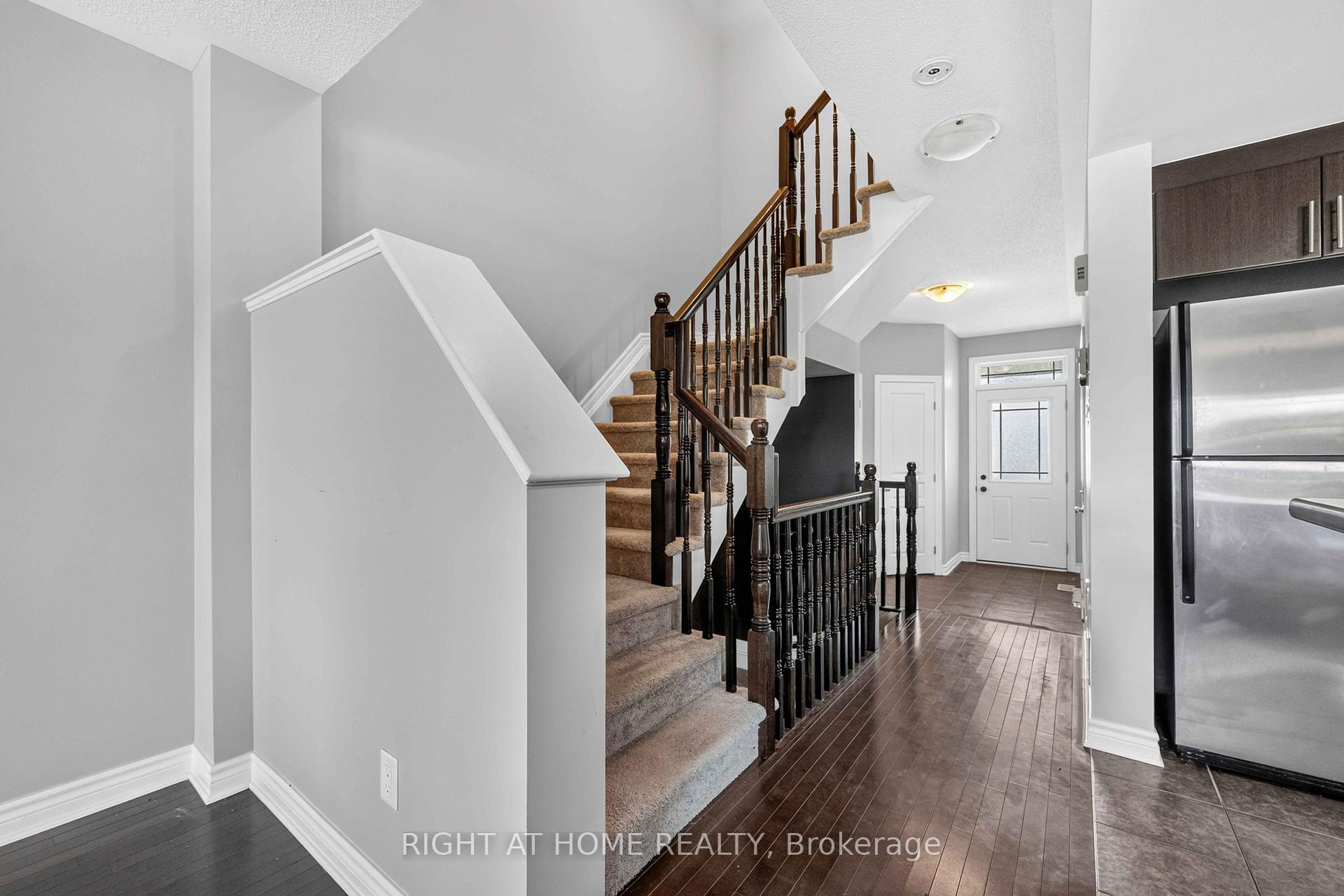 Photo 4 of 490 Barrick Hill Road, Ottawa, Kanata - Emerald Meadows/Trailwest — HOMEH