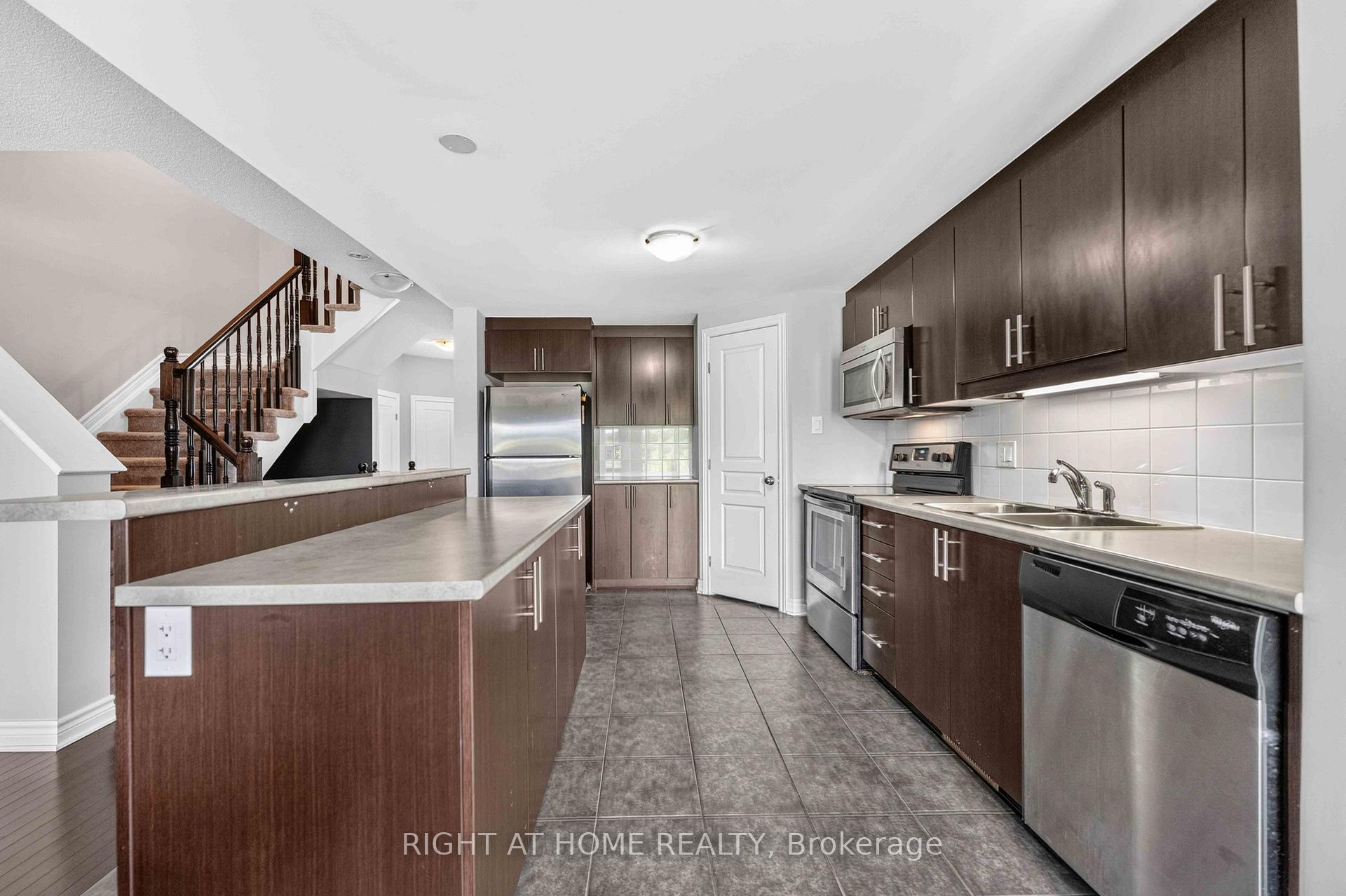 Photo 11 of 490 Barrick Hill Road, Ottawa, Kanata - Emerald Meadows/Trailwest — HOMEH