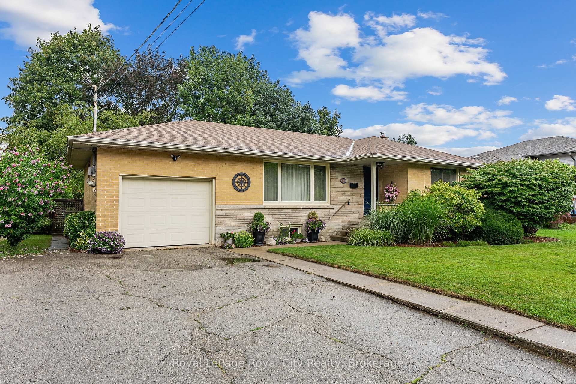 Photo 2 of 12 Tobey Avenue, Guelph, St. George's — HOMEH