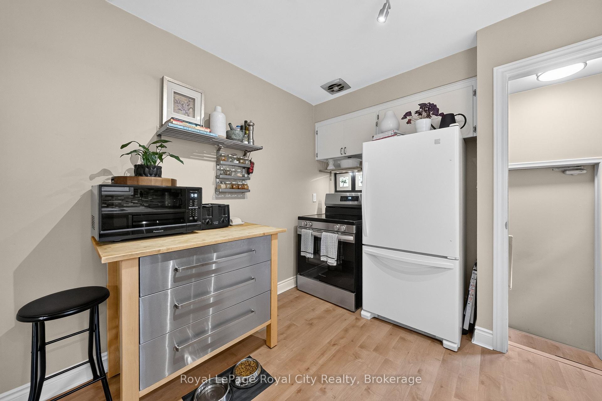 Photo 16 of 12 Tobey Avenue, Guelph, St. George's — HOMEH