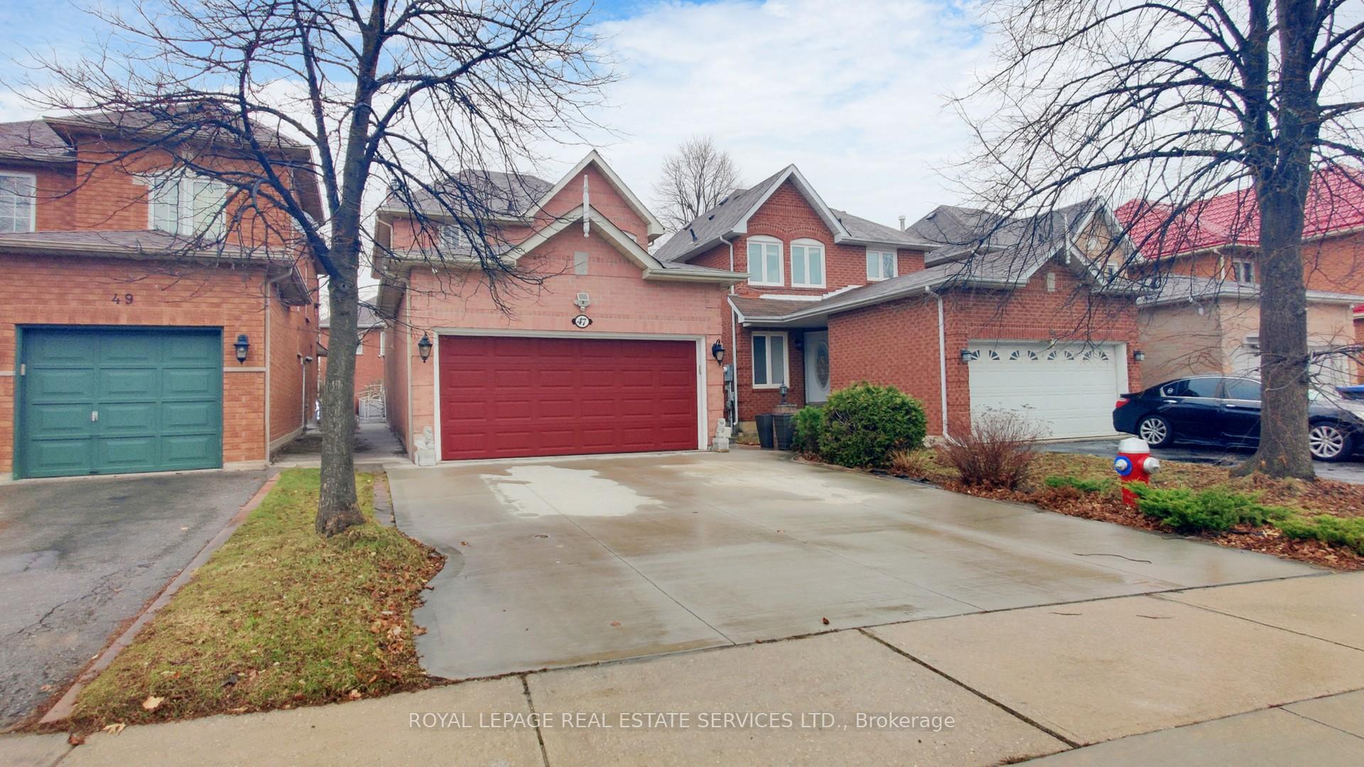 Photo 2 of 47 Hood Crescent, Brampton, Fletcher's West — HOMEH