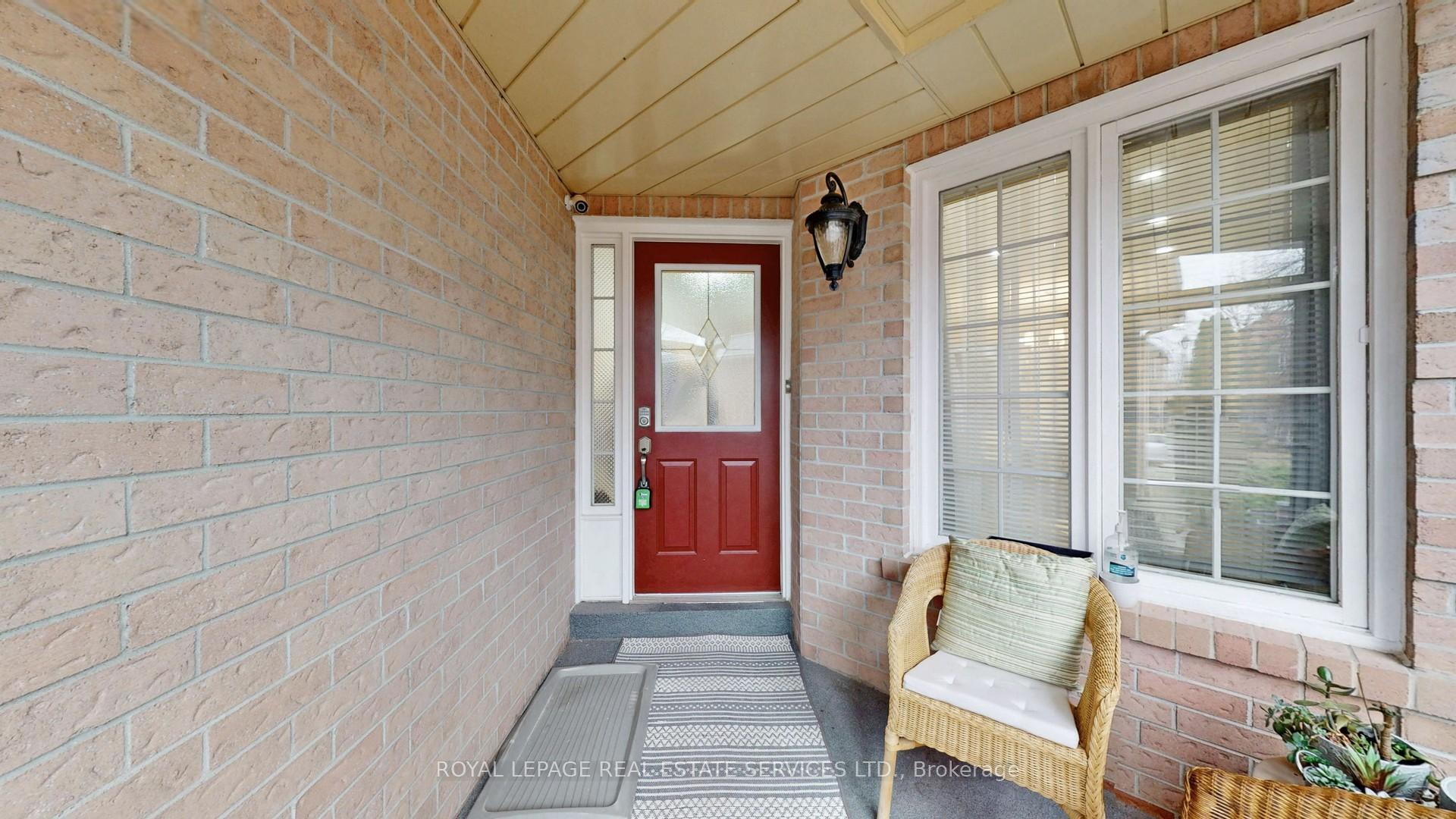Photo 4 of 47 Hood Crescent, Brampton, Fletcher's West — HOMEH