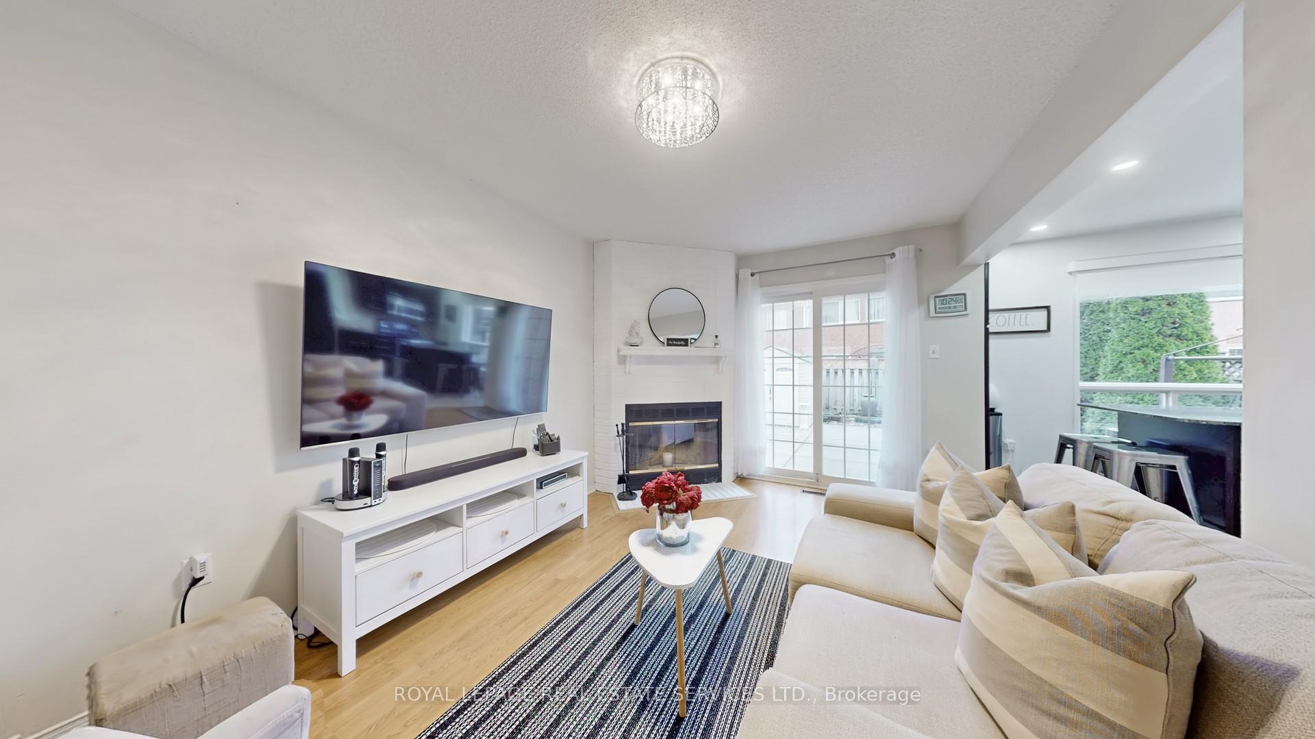 Photo 8 of 47 Hood Crescent, Brampton, Fletcher's West — HOMEH