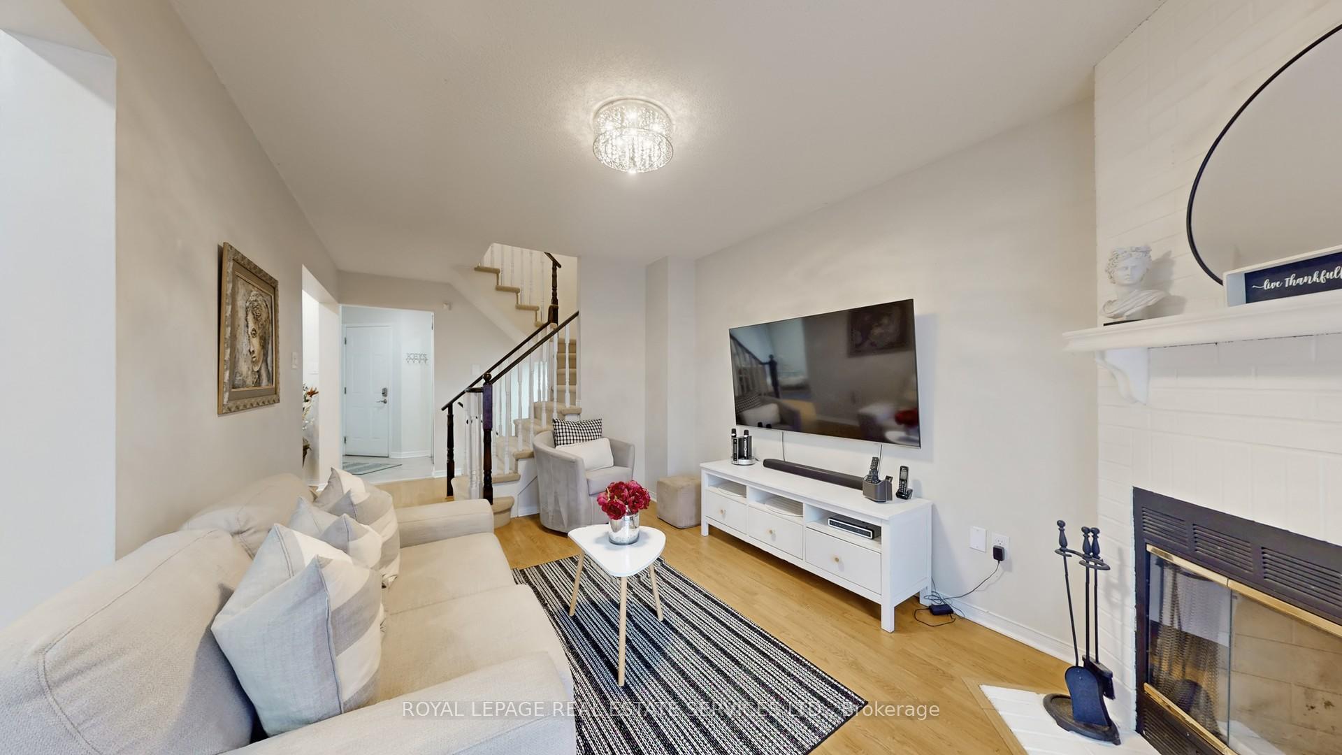 Photo 10 of 47 Hood Crescent, Brampton, Fletcher's West — HOMEH