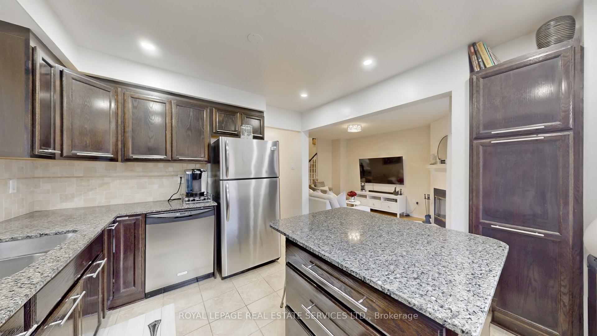 Photo 11 of 47 Hood Crescent, Brampton, Fletcher's West — HOMEH