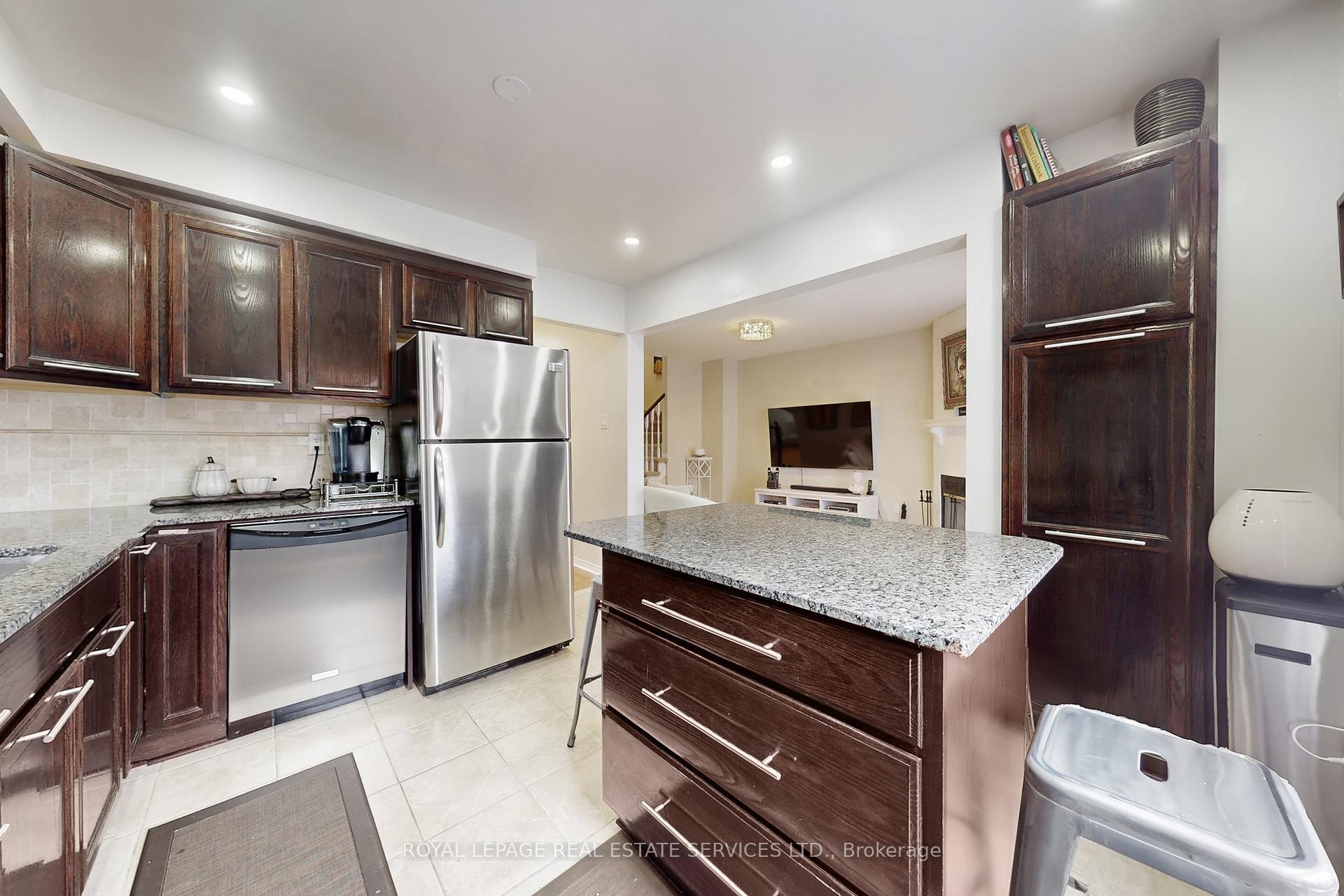 Photo 12 of 47 Hood Crescent, Brampton, Fletcher's West — HOMEH