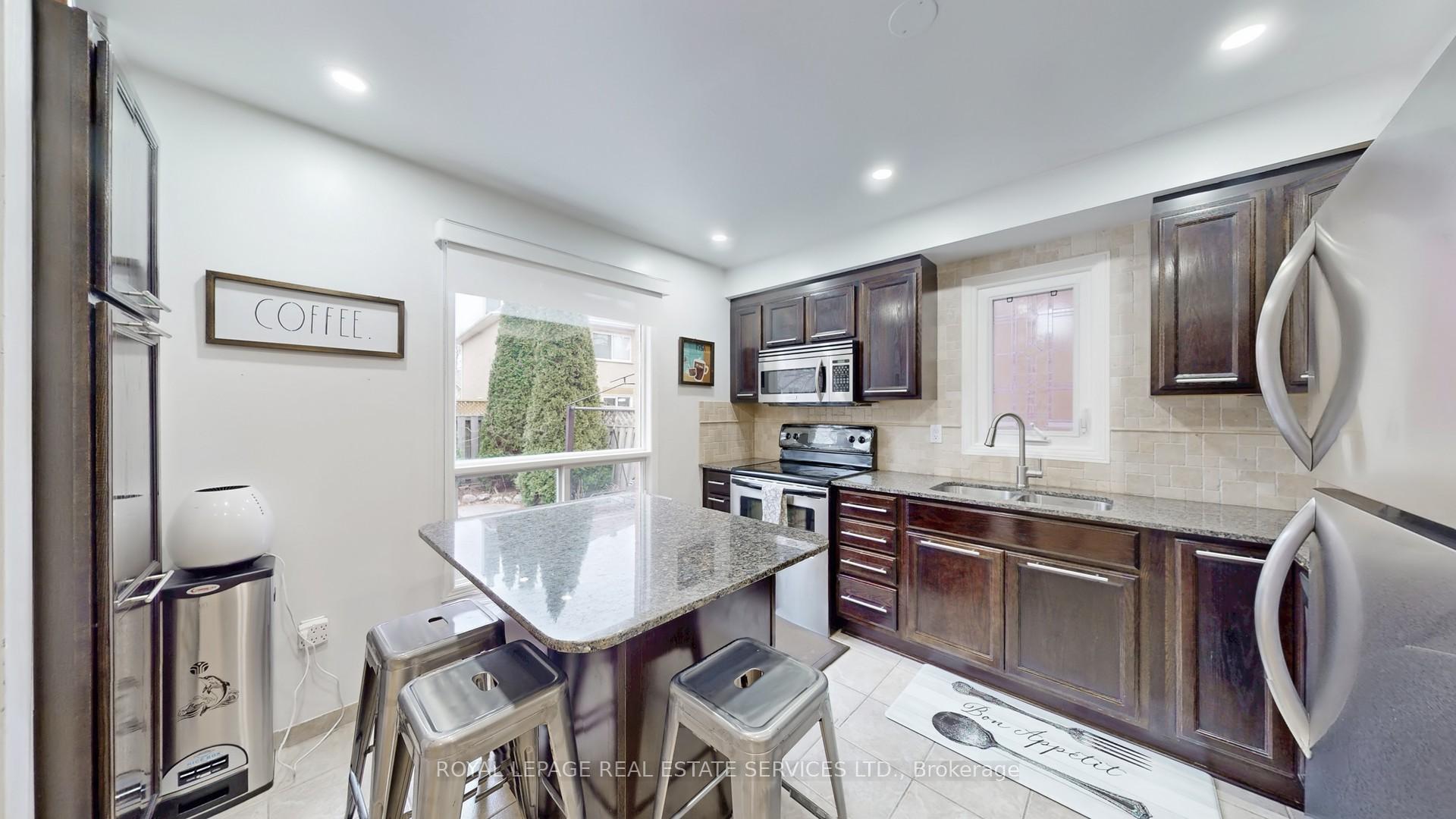 Photo 13 of 47 Hood Crescent, Brampton, Fletcher's West — HOMEH
