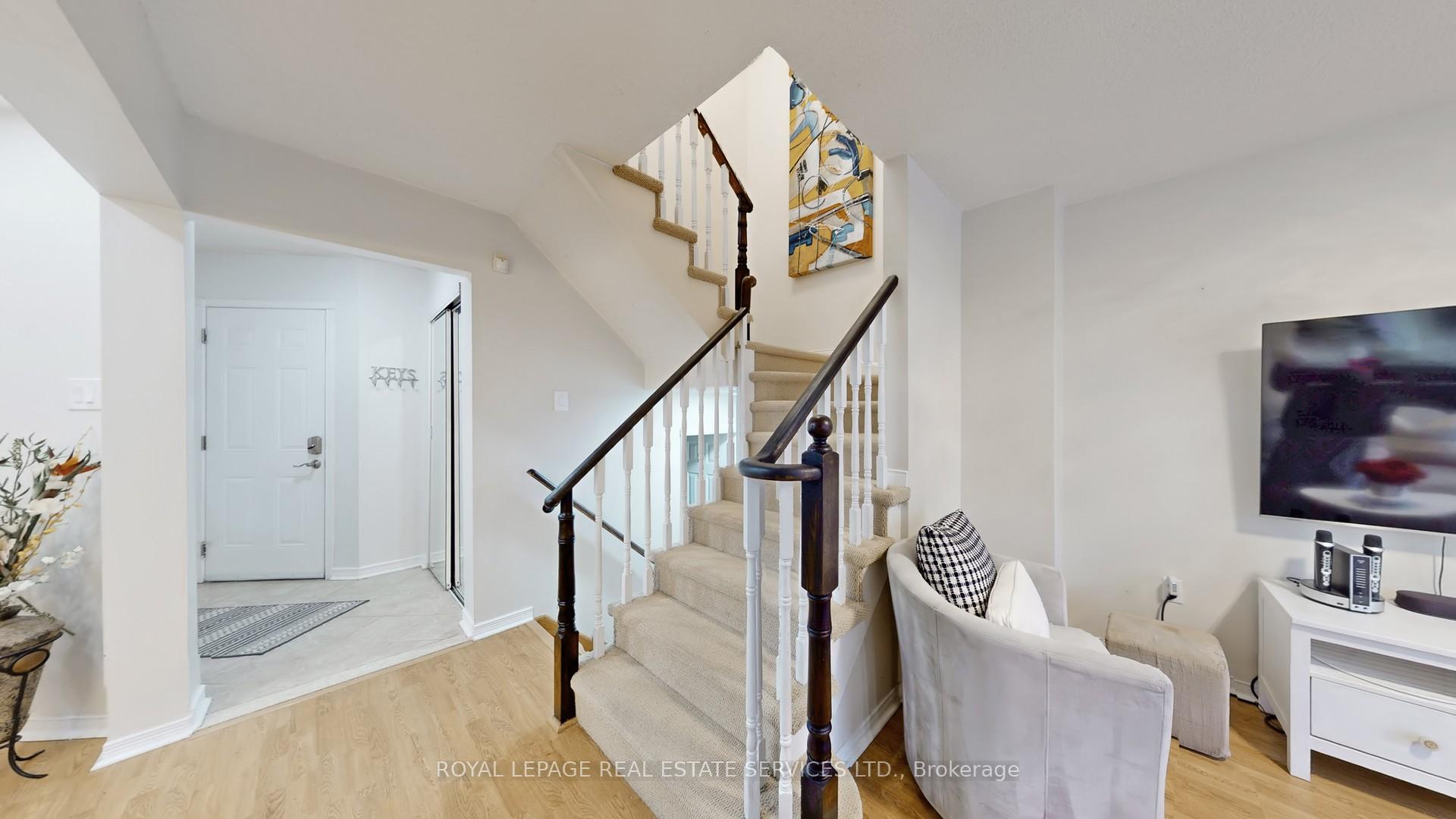 Photo 16 of 47 Hood Crescent, Brampton, Fletcher's West — HOMEH