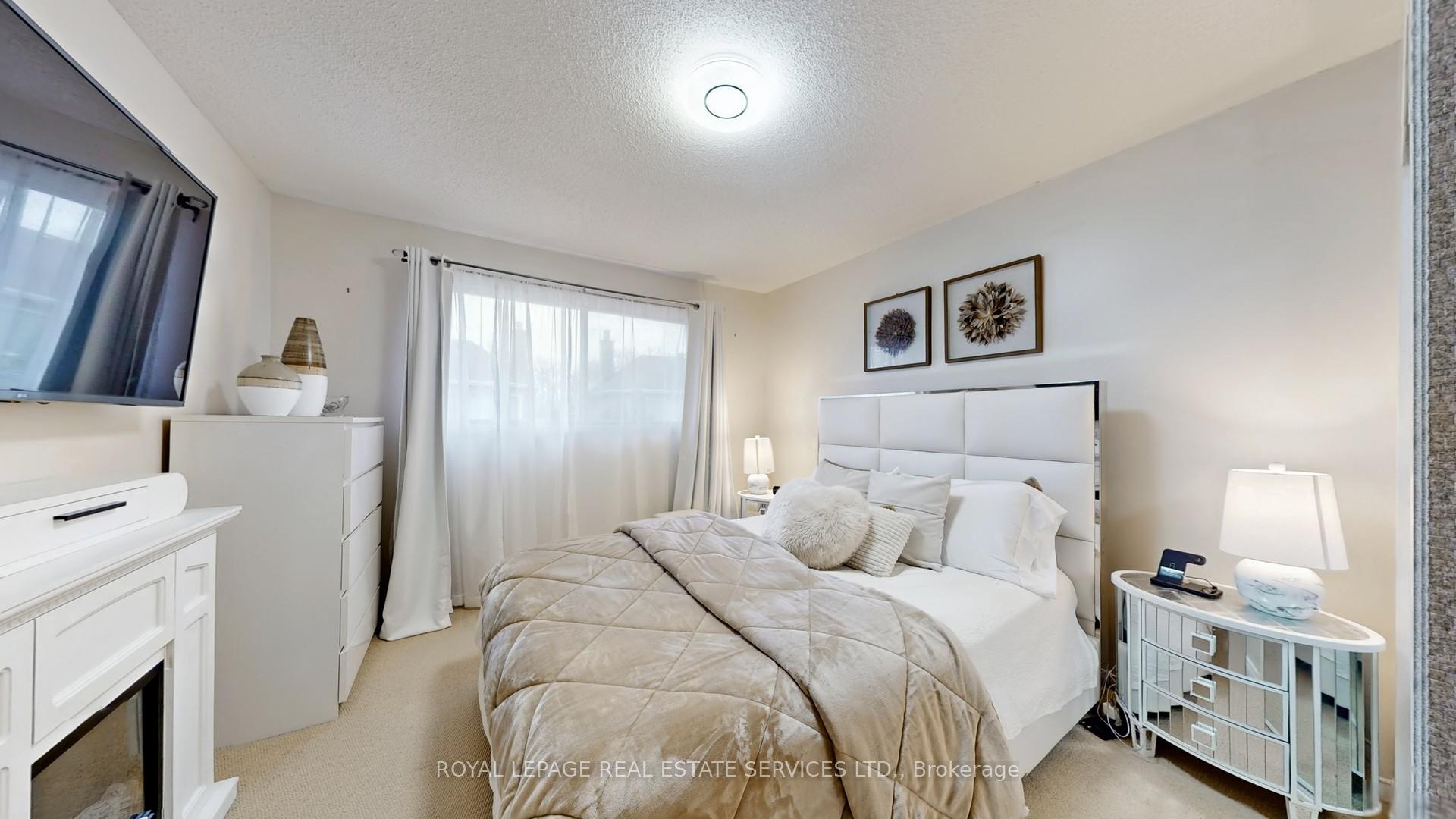 Photo 17 of 47 Hood Crescent, Brampton, Fletcher's West — HOMEH