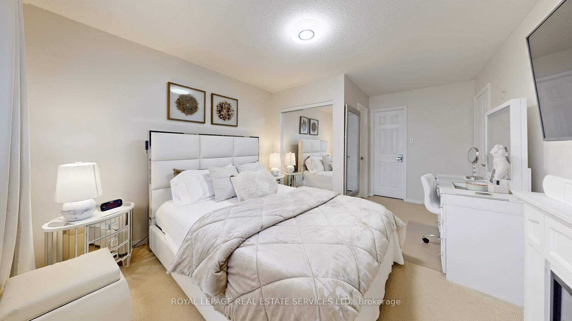 Photo 18 of 47 Hood Crescent, Brampton, Fletcher's West — HOMEH