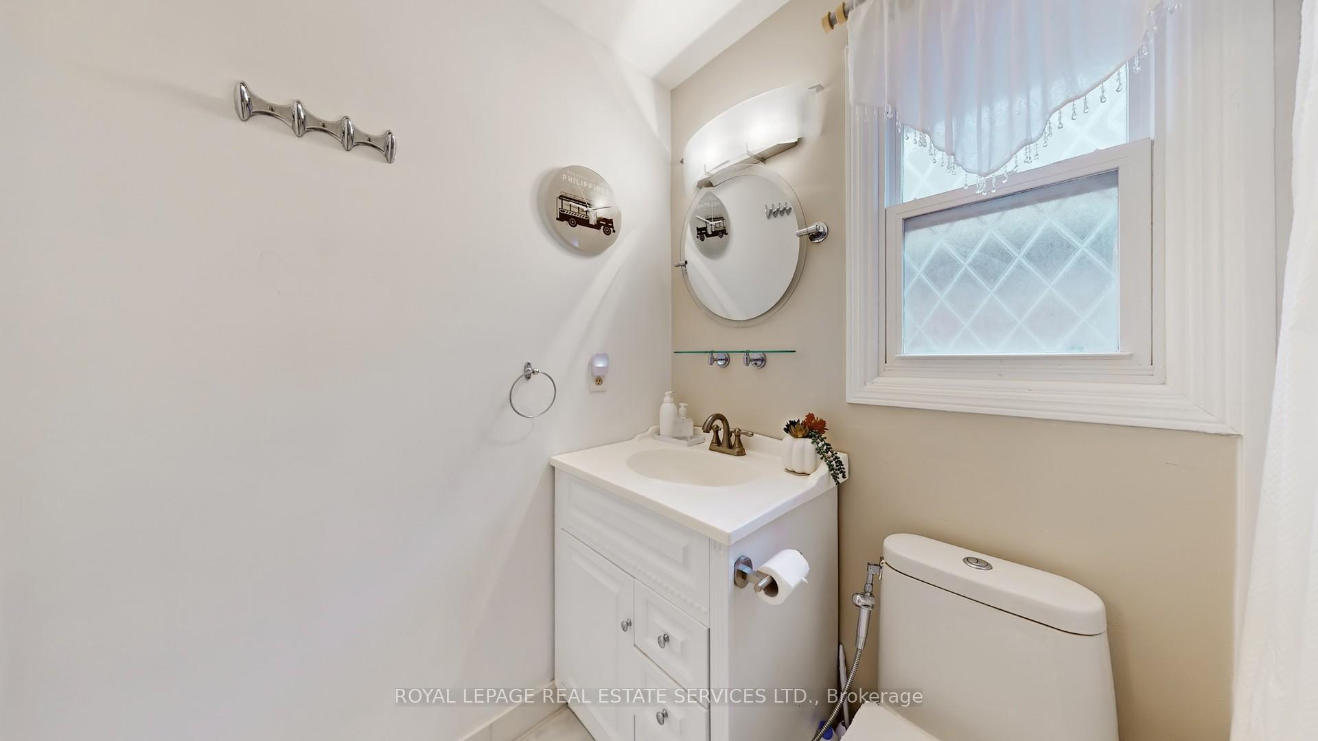 Photo 20 of 47 Hood Crescent, Brampton, Fletcher's West — HOMEH