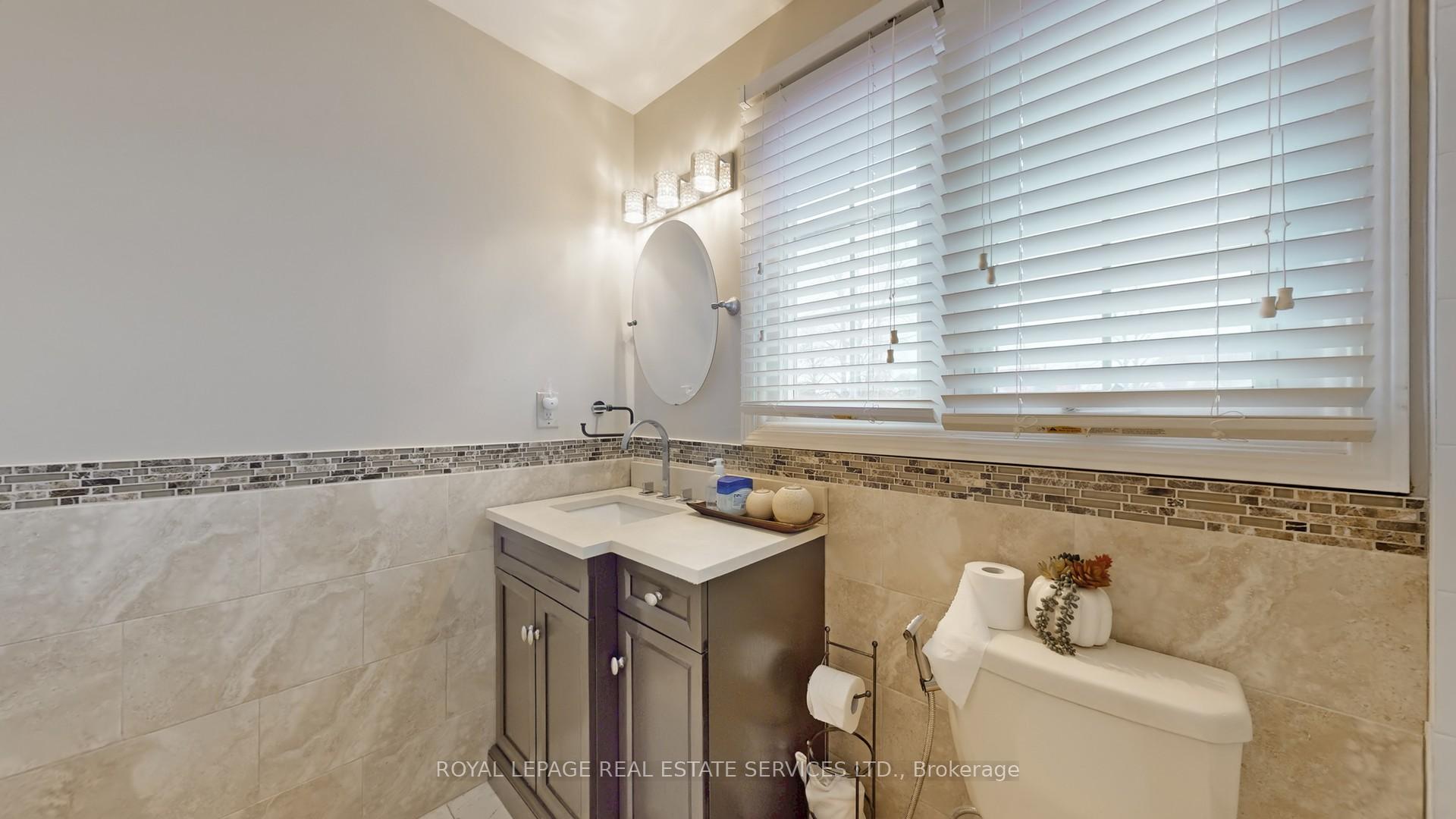 Photo 24 of 47 Hood Crescent, Brampton, Fletcher's West — HOMEH