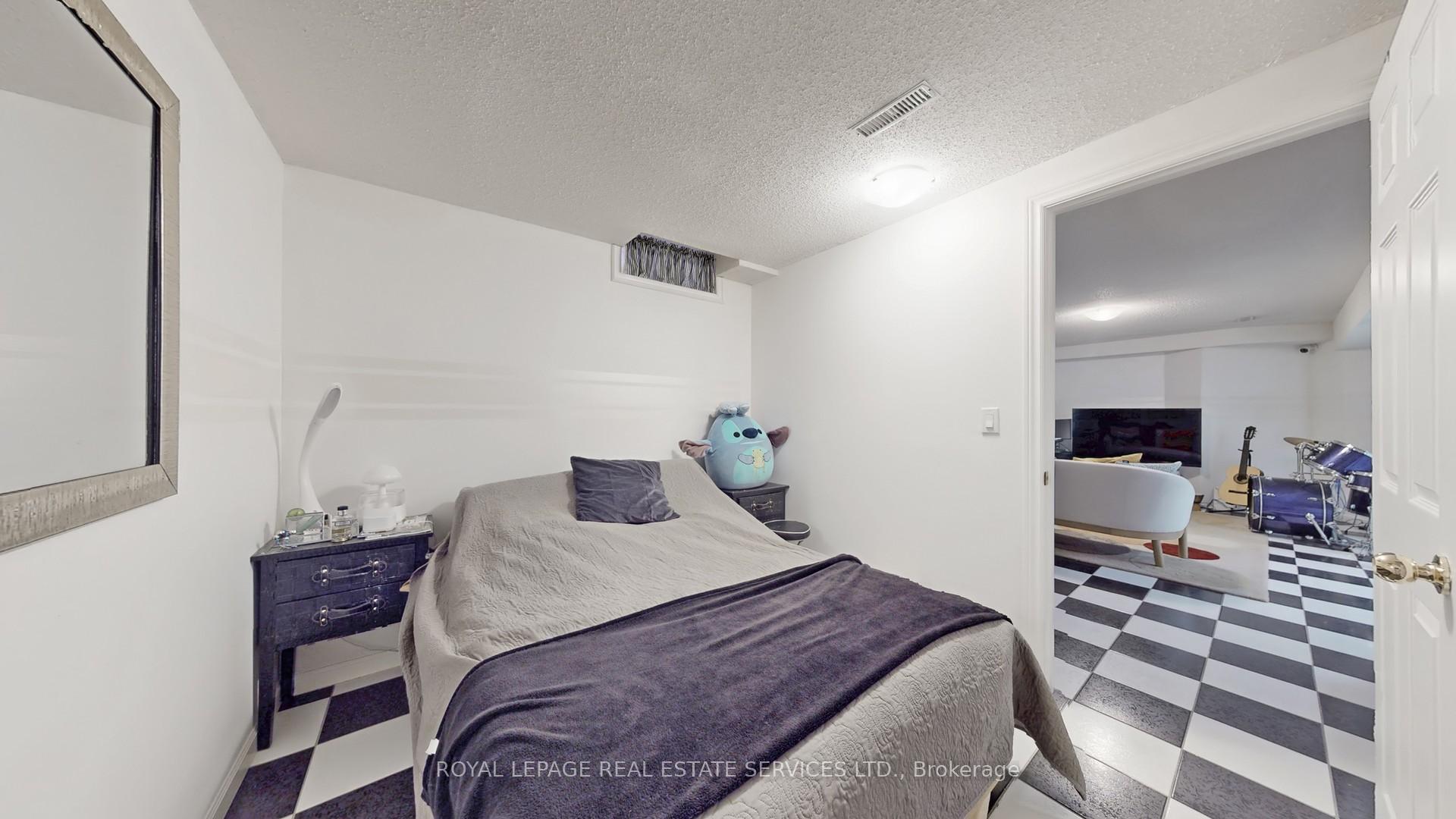 Photo 26 of 47 Hood Crescent, Brampton, Fletcher's West — HOMEH