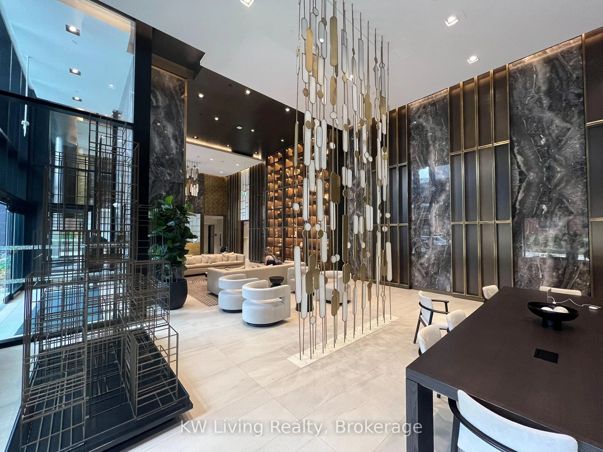 Photo 2 of Unit 612, 117 Broadway Avenue, Toronto, Mount Pleasant East — HOMEH