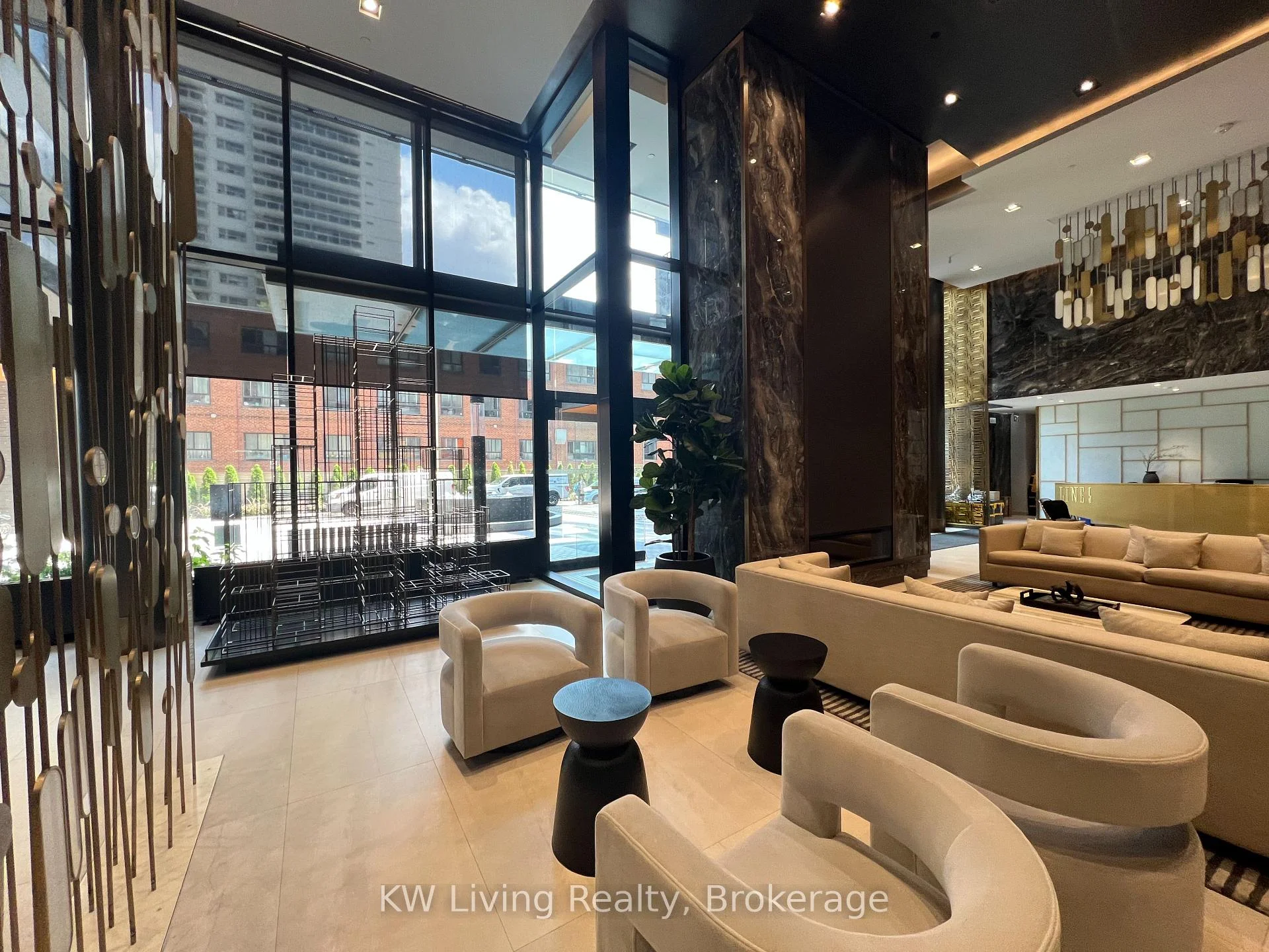 Photo 6 of Unit 612, 117 Broadway Avenue, Toronto, Mount Pleasant East — HOMEH
