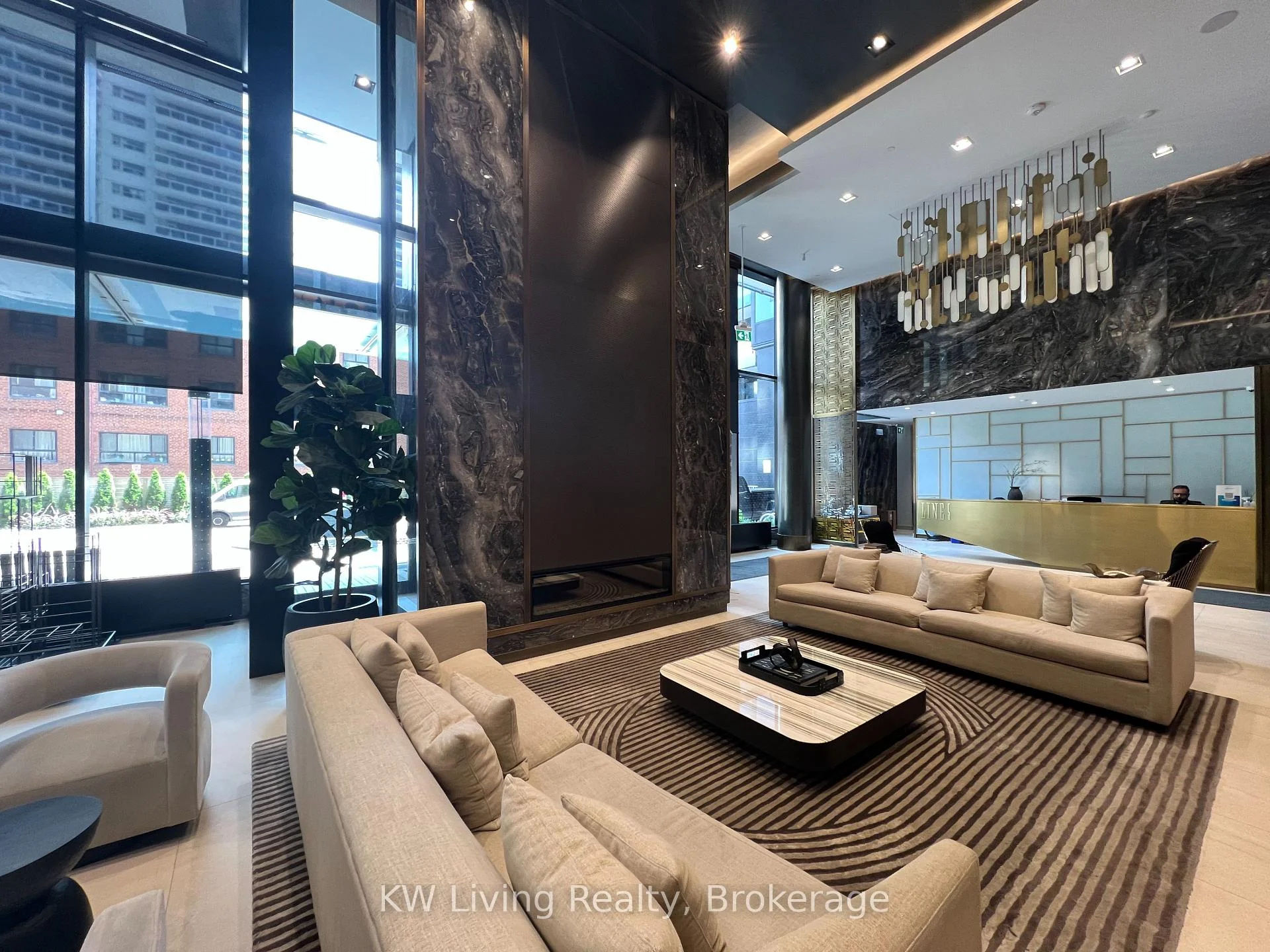 Photo 7 of Unit 612, 117 Broadway Avenue, Toronto, Mount Pleasant East — HOMEH