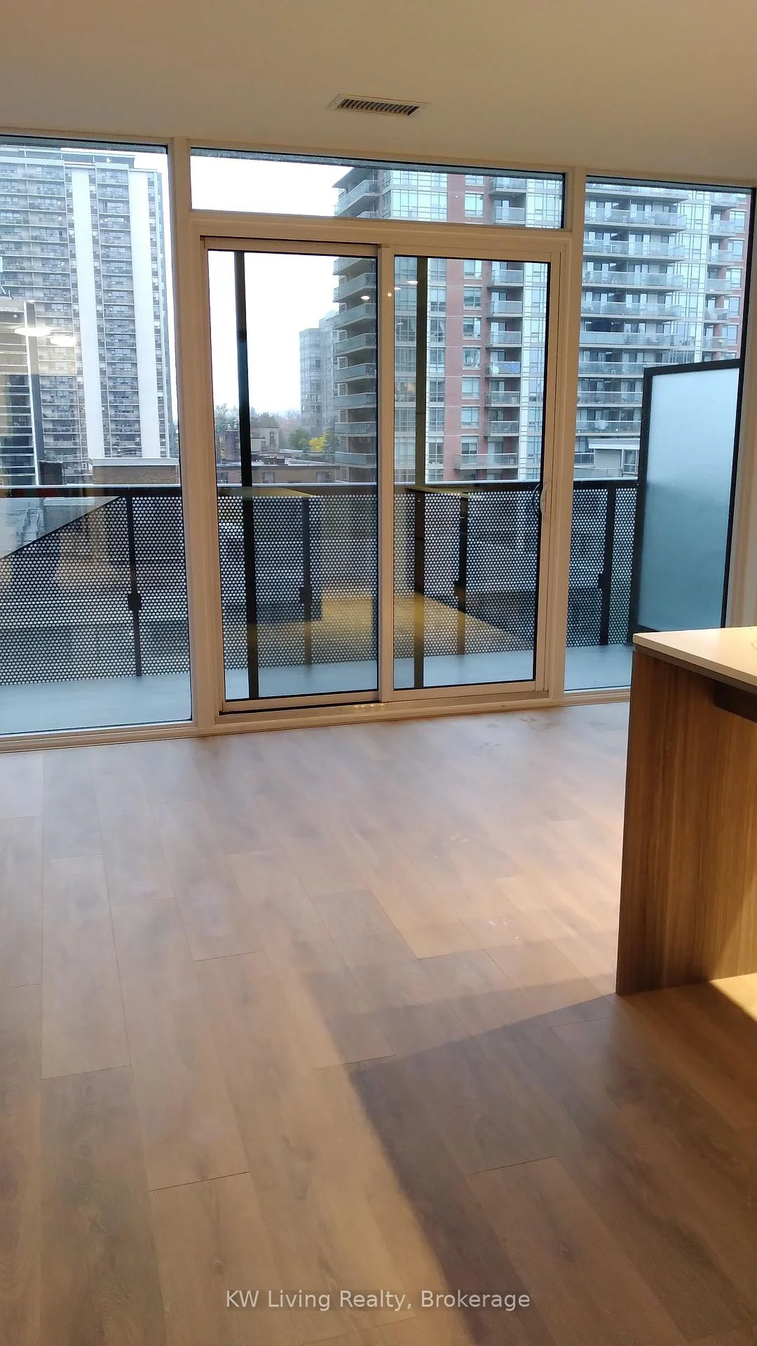 Photo 11 of Unit 612, 117 Broadway Avenue, Toronto, Mount Pleasant East — HOMEH