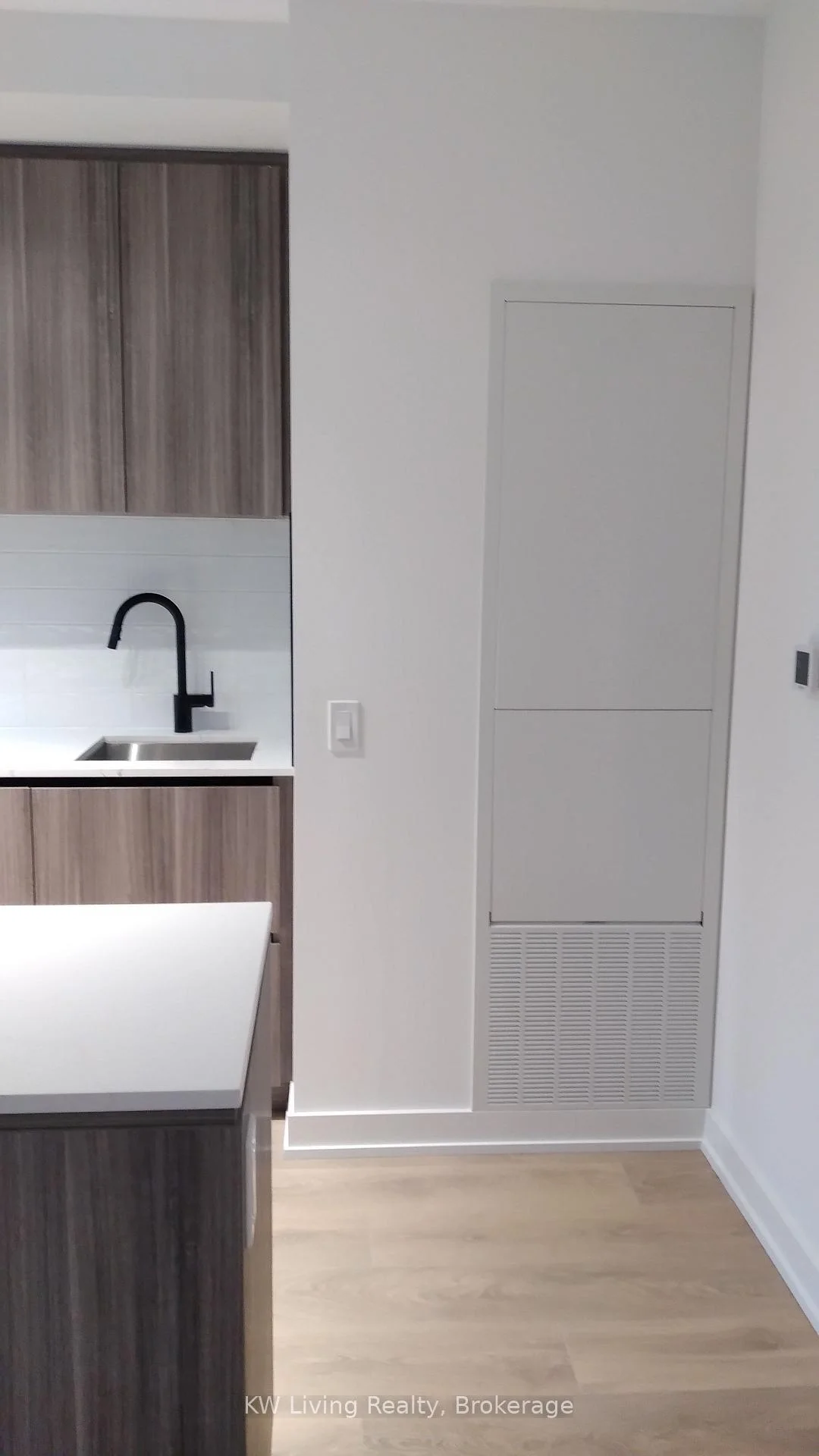 Photo 15 of Unit 612, 117 Broadway Avenue, Toronto, Mount Pleasant East — HOMEH
