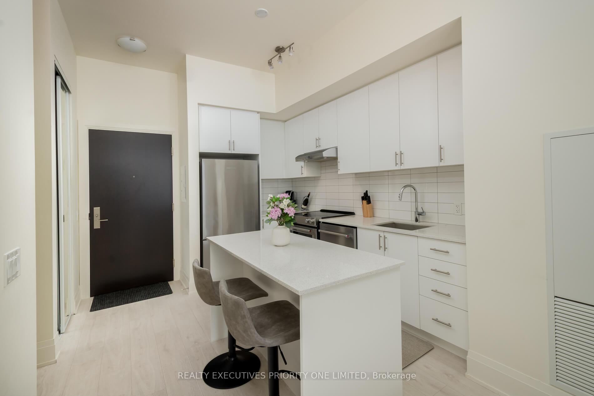 Photo 5 of Unit 707, 9000 Jane Street, Vaughan, Vellore Village — HOMEH