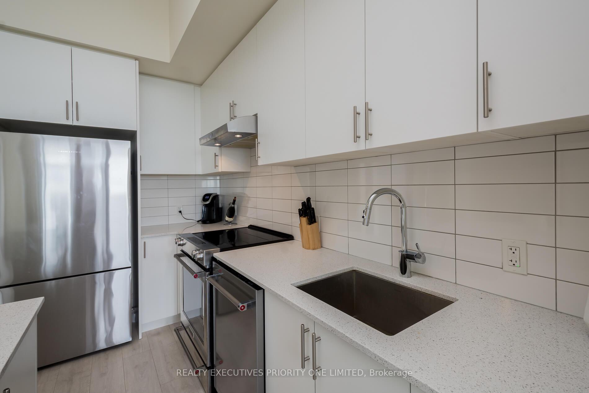 Photo 9 of Unit 707, 9000 Jane Street, Vaughan, Vellore Village — HOMEH