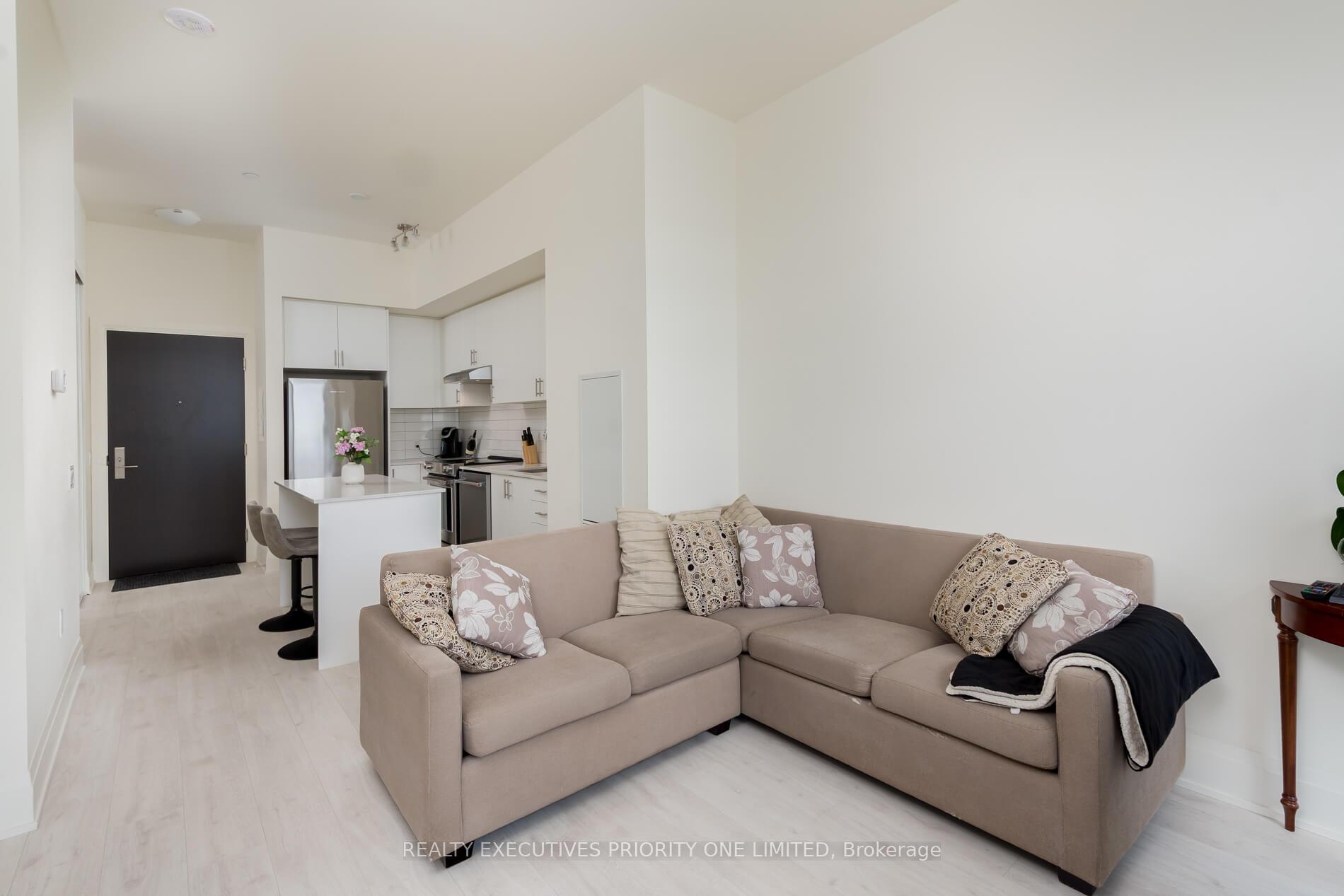 Photo 10 of Unit 707, 9000 Jane Street, Vaughan, Vellore Village — HOMEH