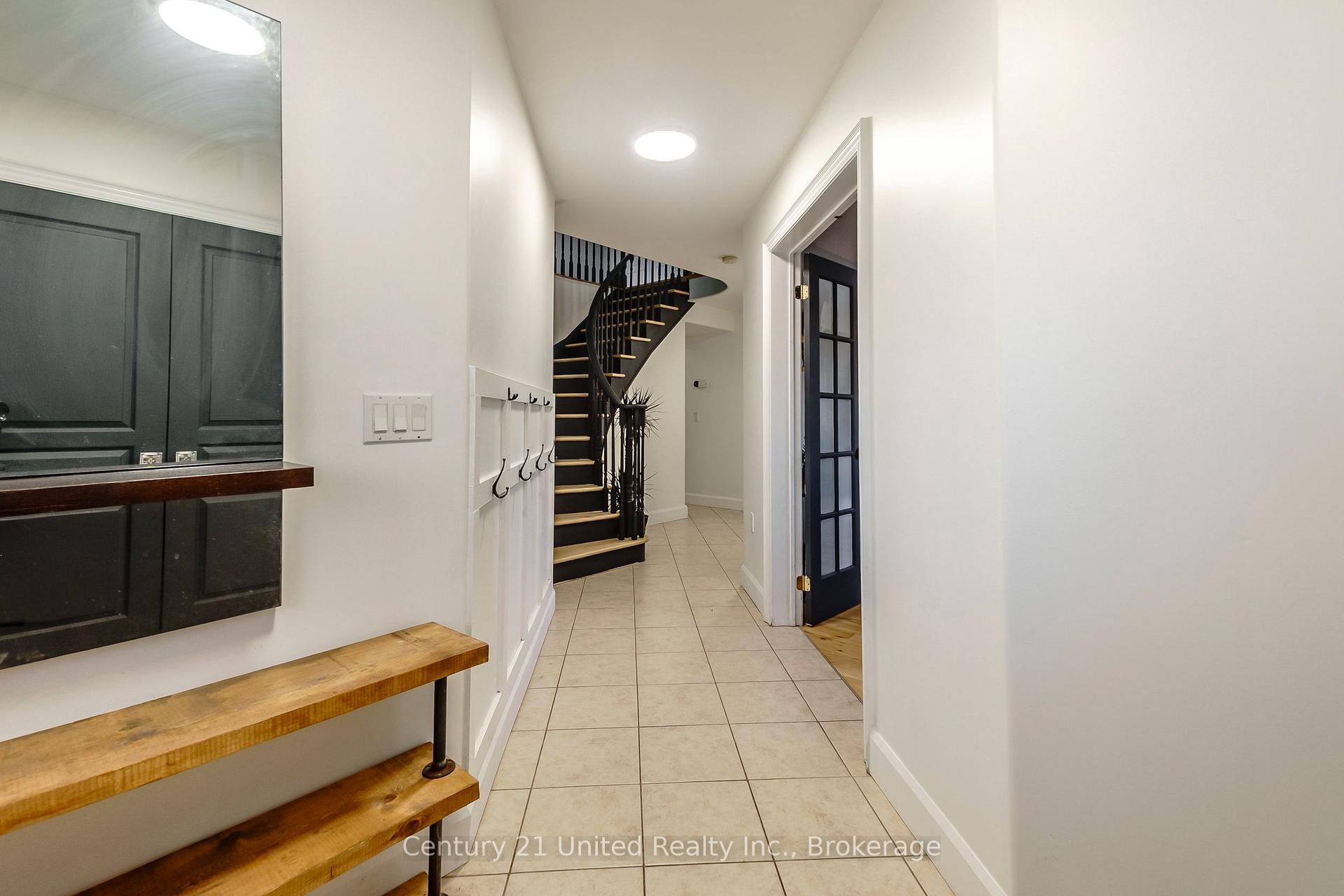Photo 3 of 810 Hargrove Trail, Peterborough, Ashburnham Ward 4 — HOMEH