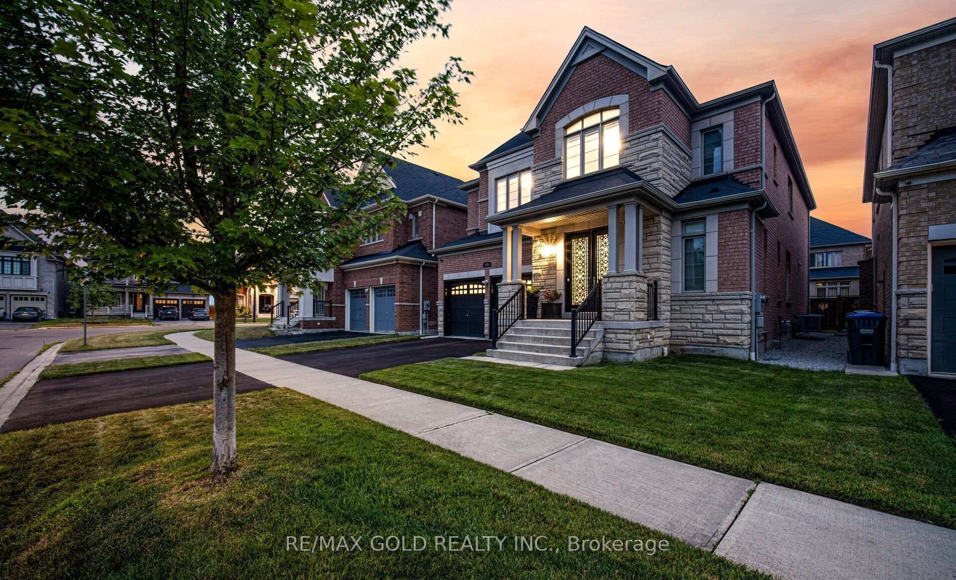 Photo 4 of 106 Rising Hill Ridge, Brampton, Bram West — HOMEH