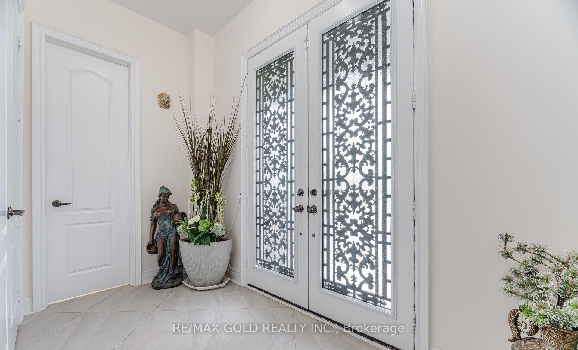 Photo 7 of 106 Rising Hill Ridge, Brampton, Bram West — HOMEH