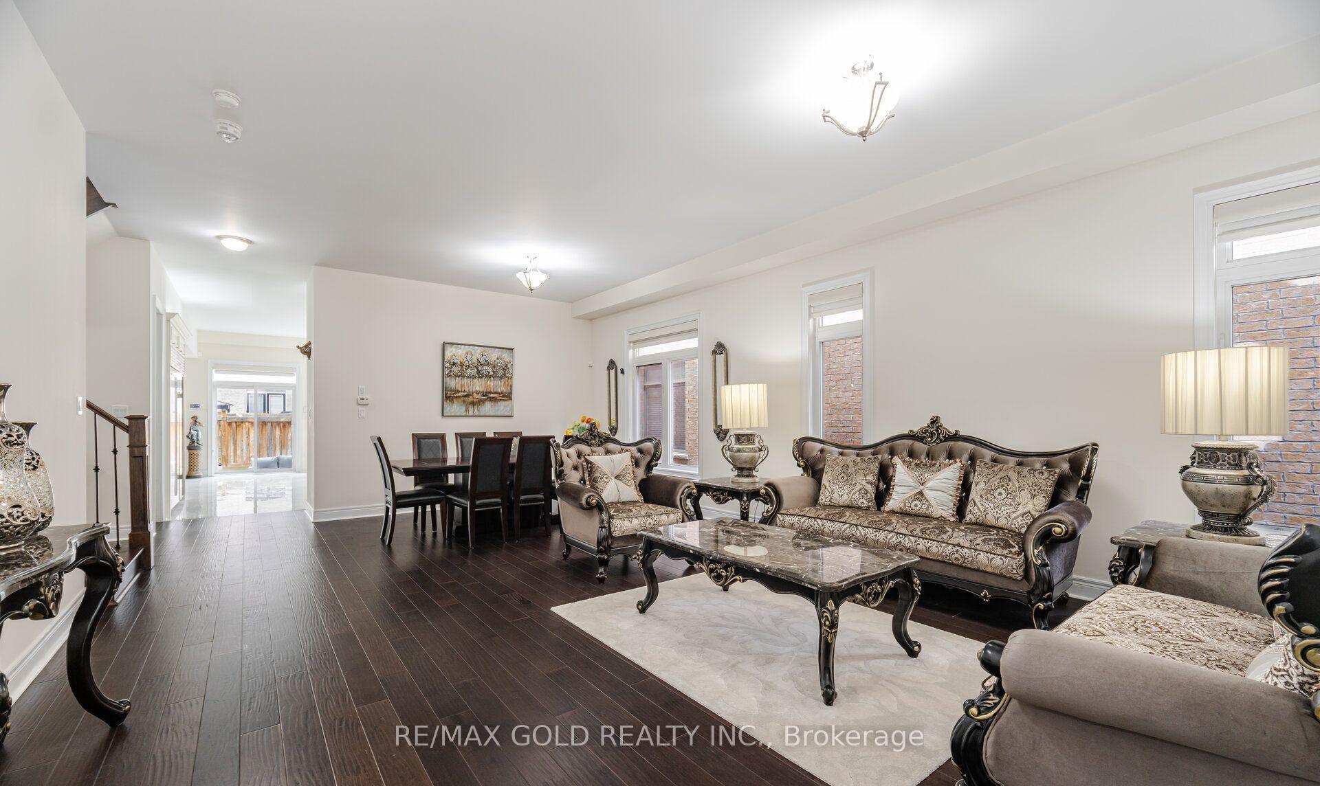 Photo 11 of 106 Rising Hill Ridge, Brampton, Bram West — HOMEH