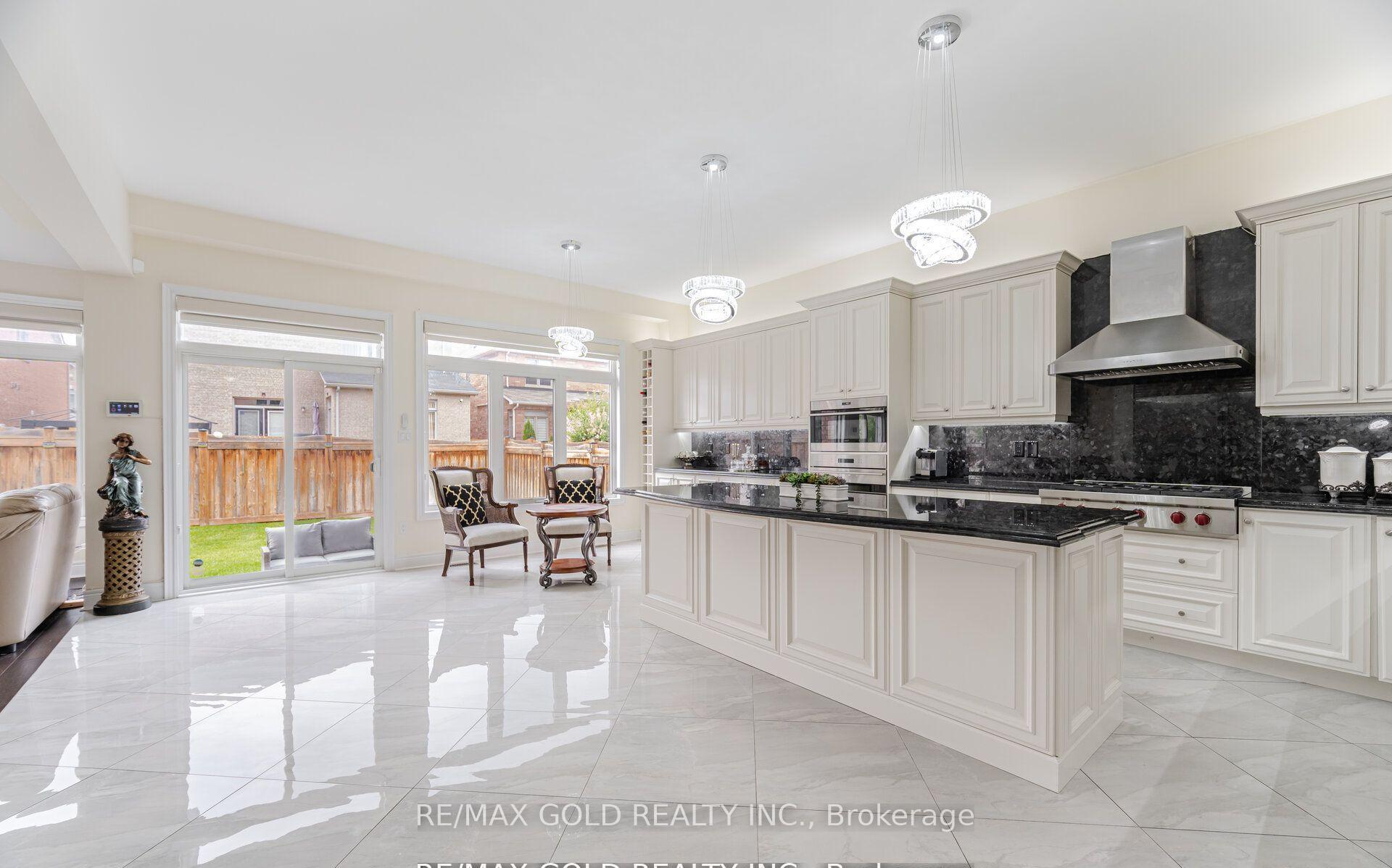 Photo 14 of 106 Rising Hill Ridge, Brampton, Bram West — HOMEH