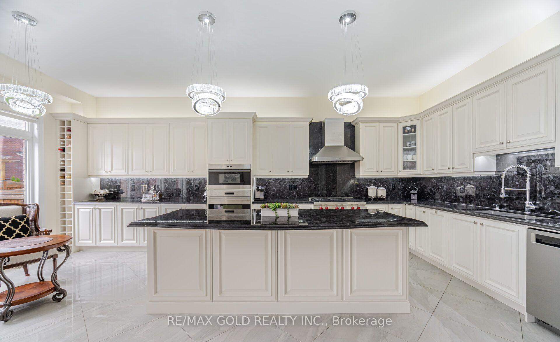 Photo 15 of 106 Rising Hill Ridge, Brampton, Bram West — HOMEH