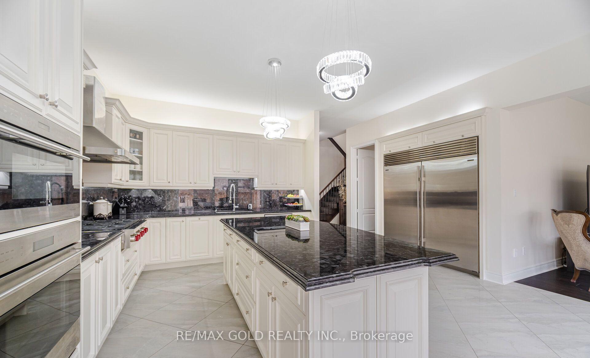 Photo 16 of 106 Rising Hill Ridge, Brampton, Bram West — HOMEH