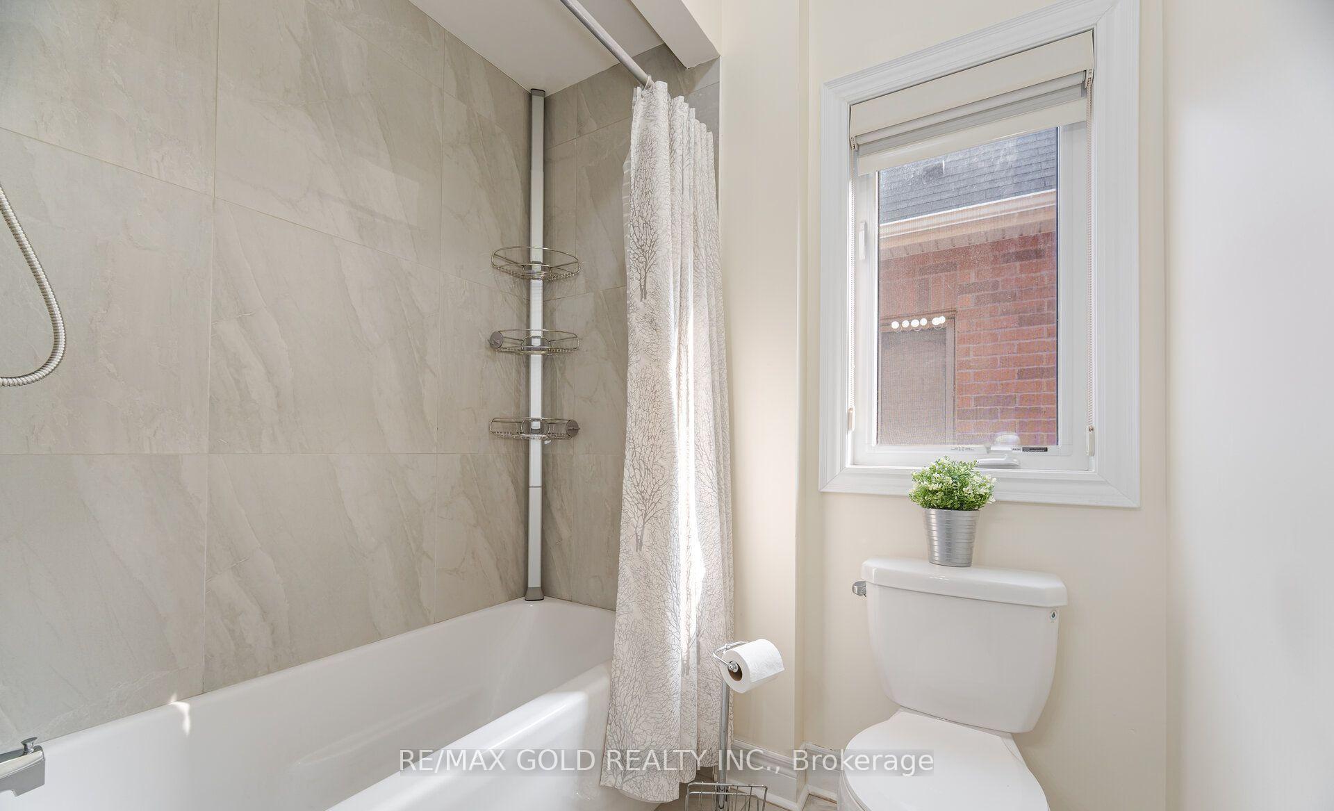 Photo 42 of 106 Rising Hill Ridge, Brampton, Bram West — HOMEH