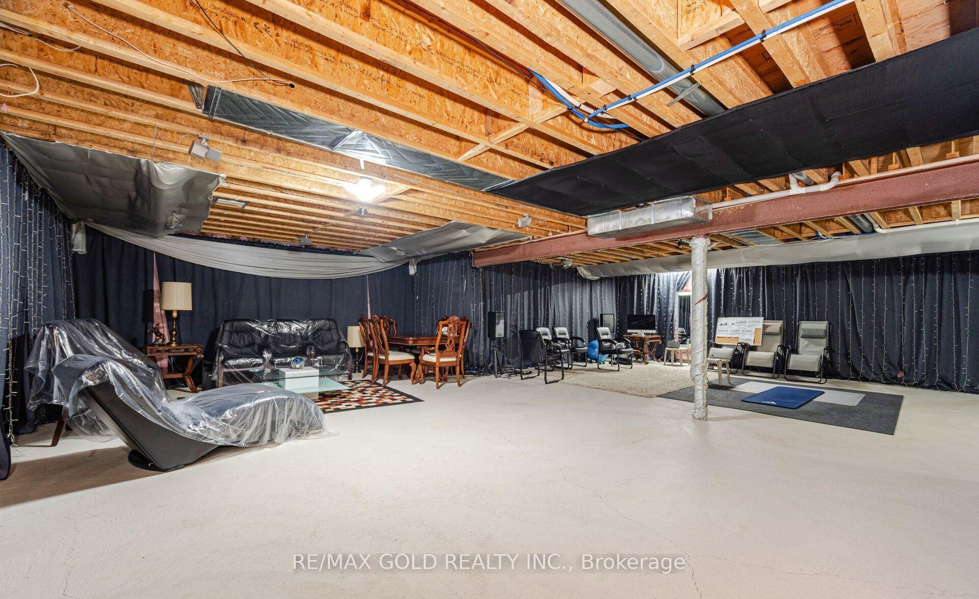 Photo 43 of 106 Rising Hill Ridge, Brampton, Bram West — HOMEH