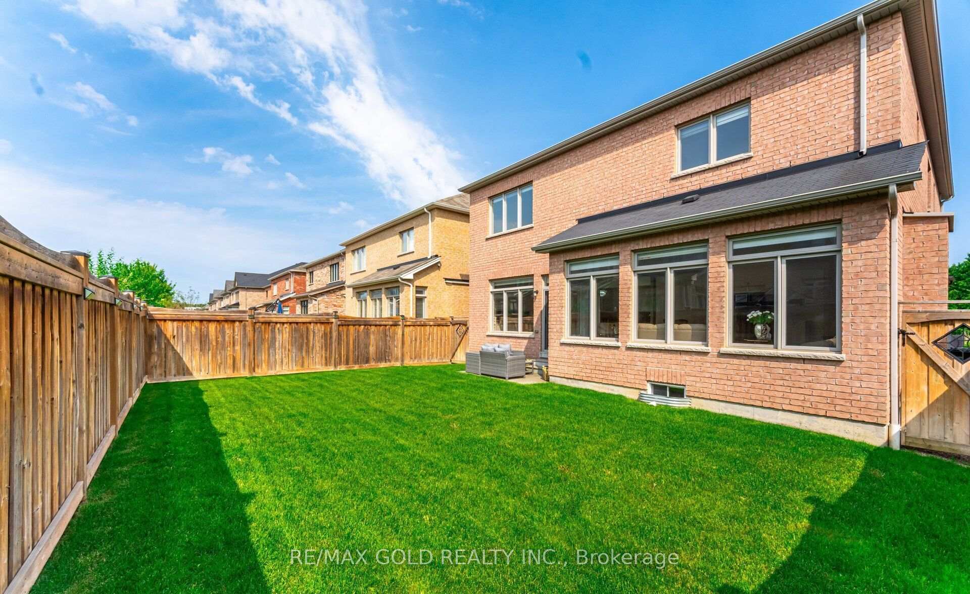 Photo 45 of 106 Rising Hill Ridge, Brampton, Bram West — HOMEH