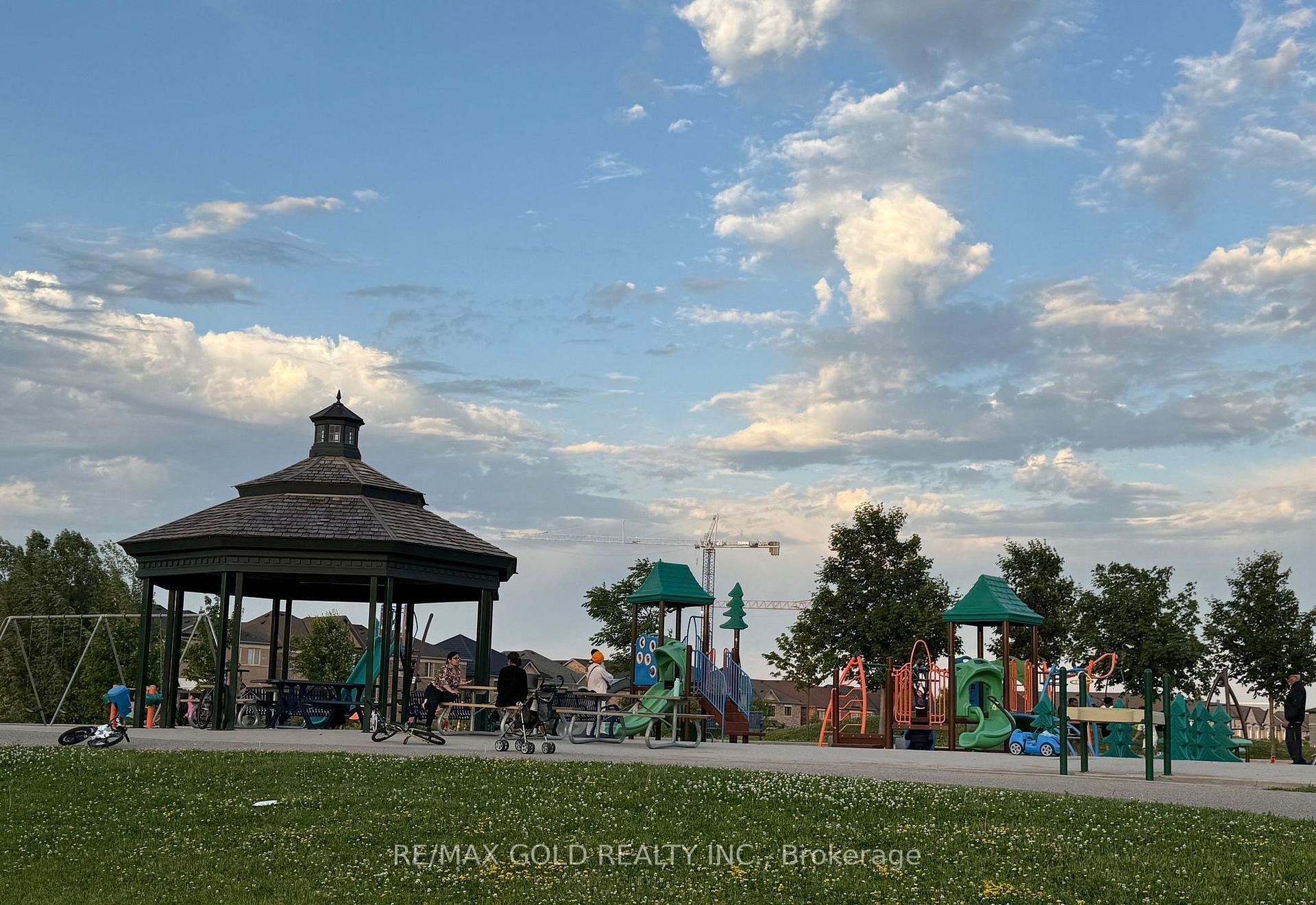 Photo 50 of 106 Rising Hill Ridge, Brampton, Bram West — HOMEH