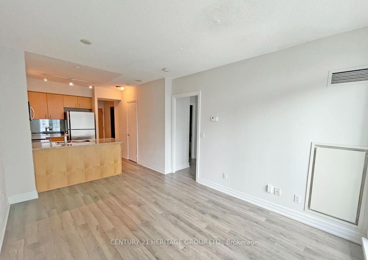 Photo 4 of Unit 1305, 8 Scollard Street, Toronto, The Annex — HOMEH