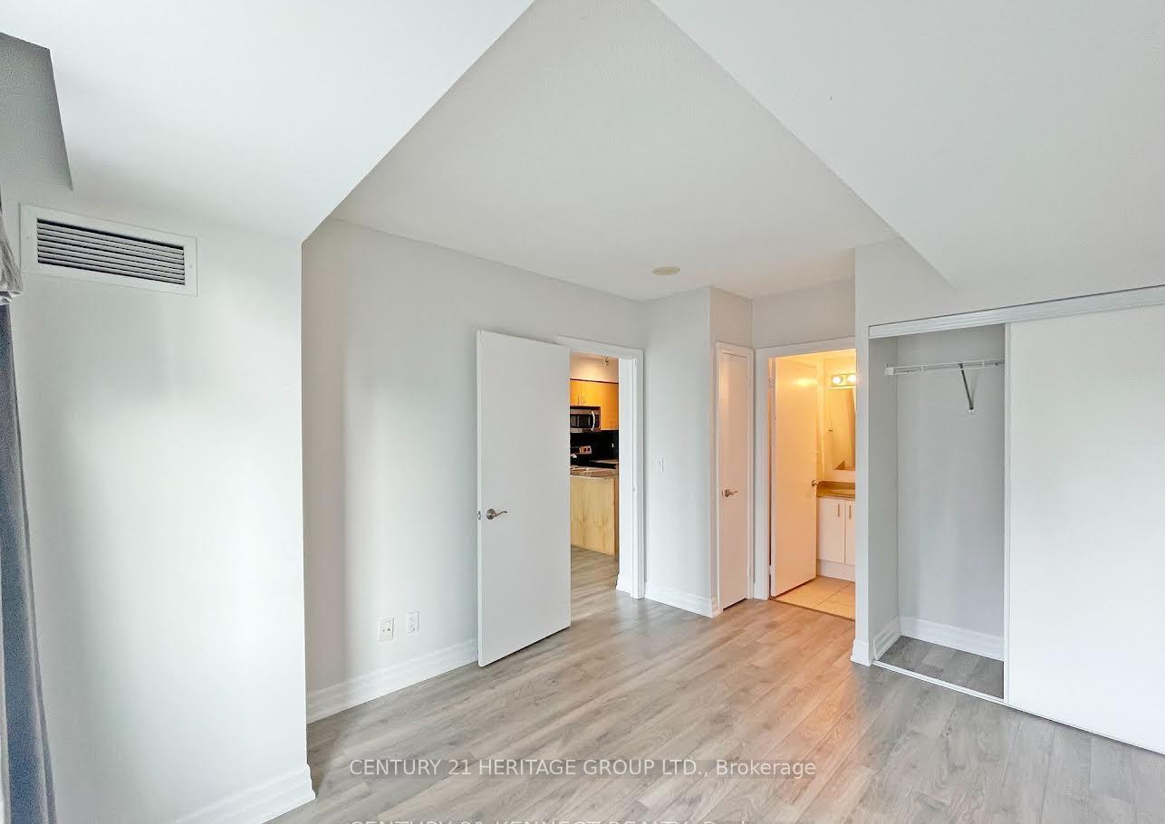 Photo 8 of Unit 1305, 8 Scollard Street, Toronto, The Annex — HOMEH
