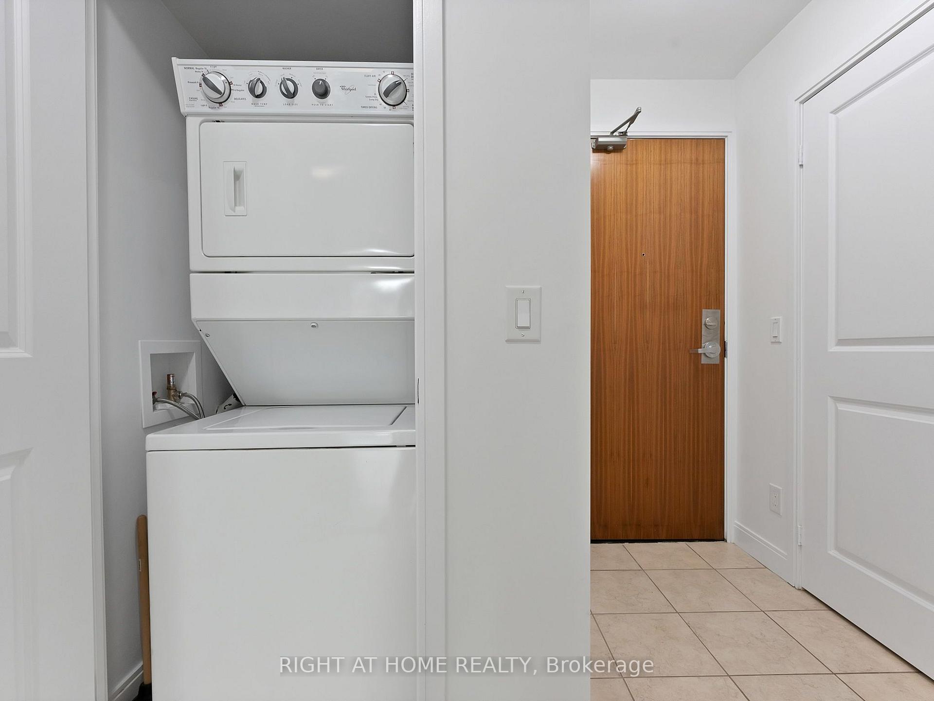 Photo 4 of Unit 812, 88 Broadway Avenue, Toronto, Mount Pleasant West — HOMEH